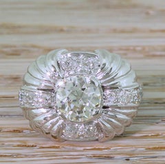 Art Deco 1.98 Carat Old Cut Diamond Cluster Ring, circa 1940