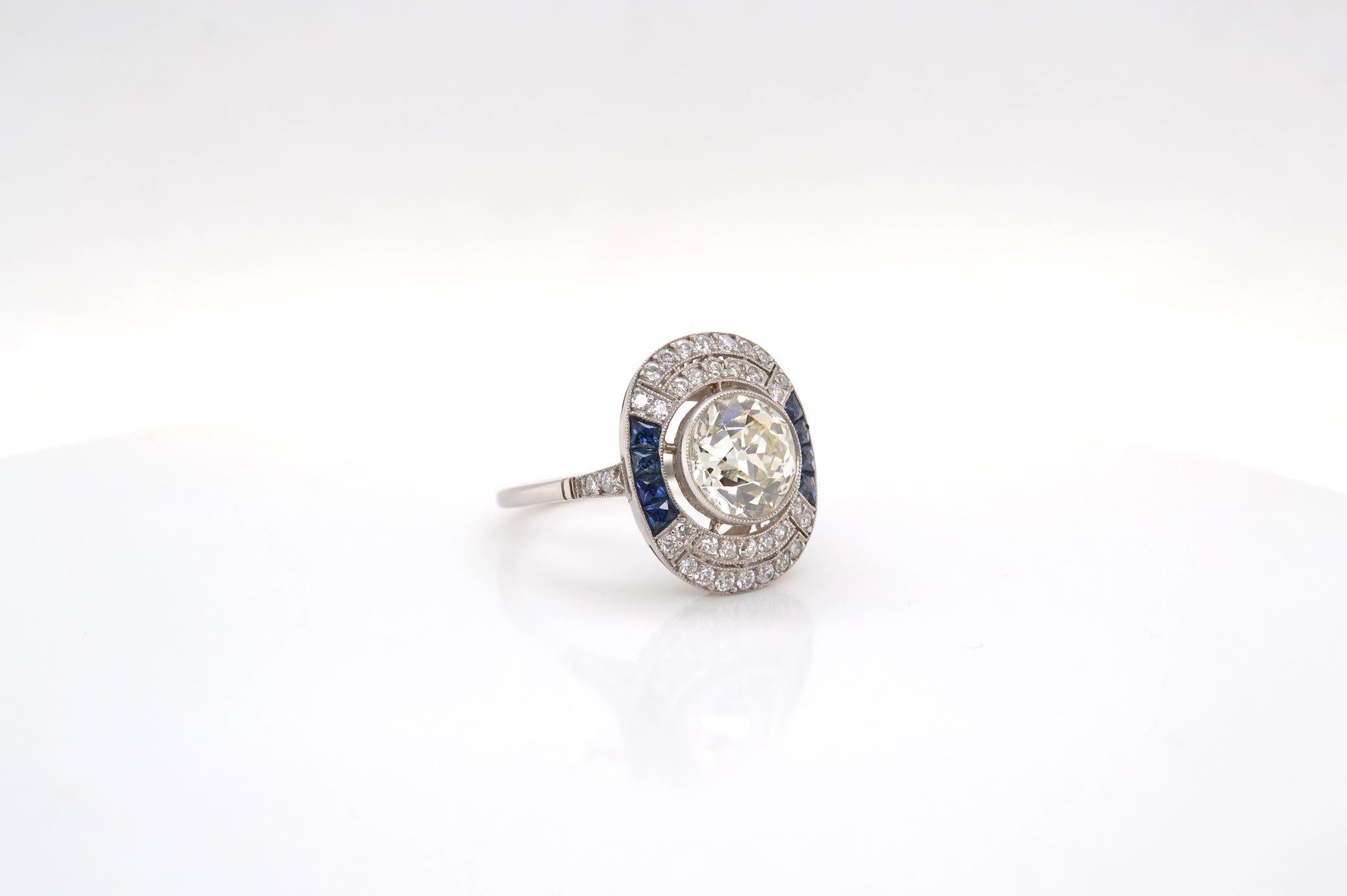 Stones: Old cut diamond of 2.55 carats L/M-Si,
diamond paving for a total weight of 0.35 carat and calibrated sapphires.
Material: Platinum
Dimensions: 18 mm length on finger
Weight: 5.5g
Size: 57 (free sizing)
Certificate
Ref. : 24080
​