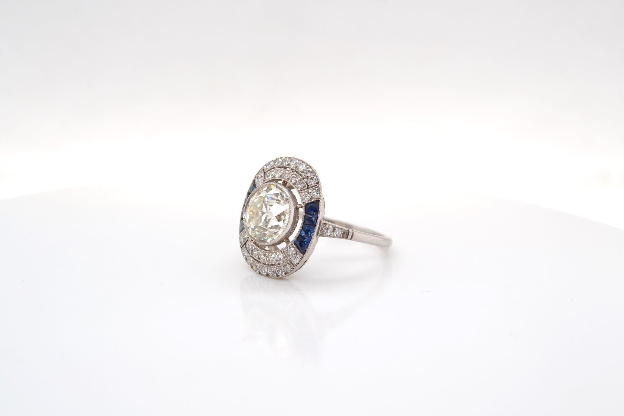 Old European Cut 2, 55 carats L/M-Si diamond and sapphires Art déco ring  For Sale