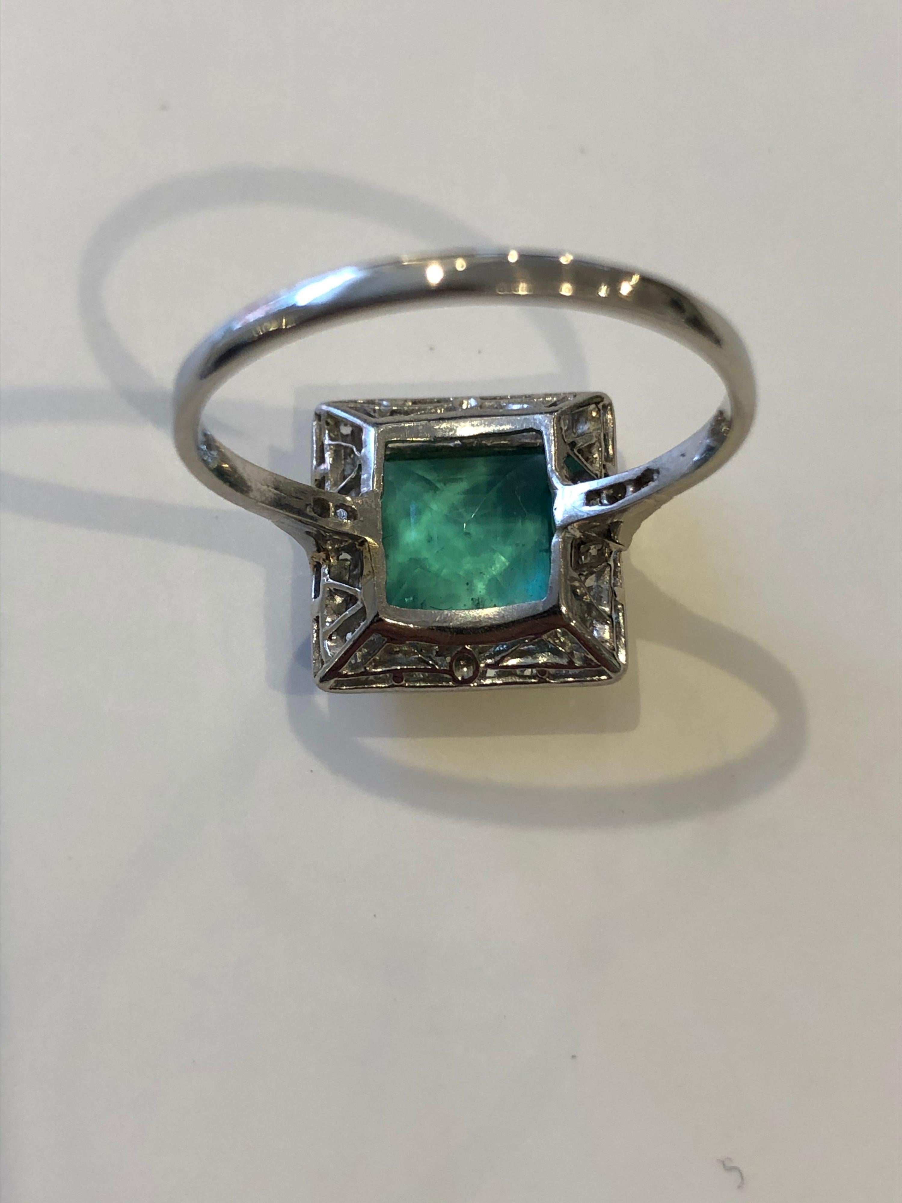 Art Deco 2 Carat Columbian Emerald and Diamond Ring with GCS Certificate In Good Condition For Sale In Mayfair, GB