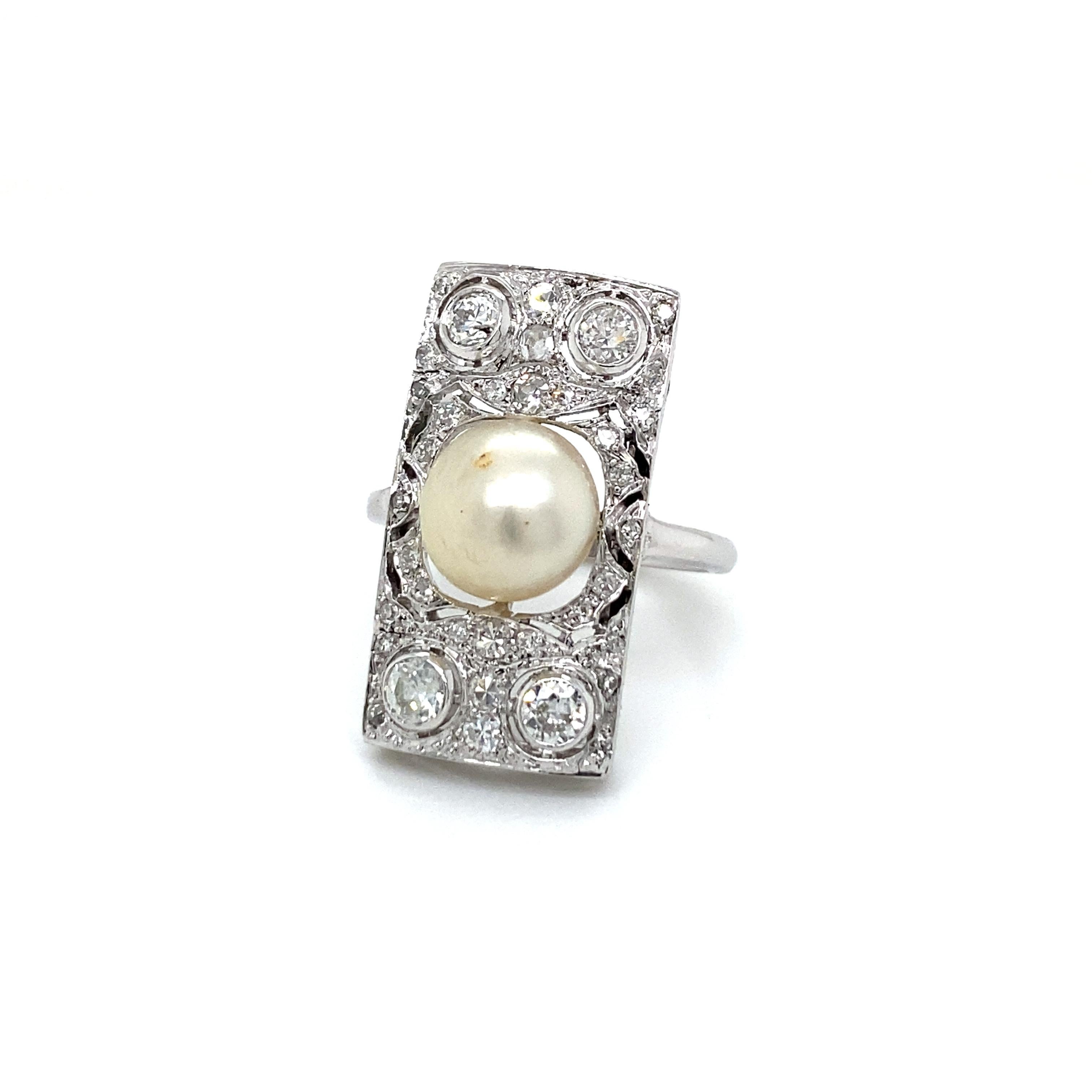 Genuine Beautiful Art Deco Platinum and 18k gold ring, it features in the center of the plaque one Keshi pearl and four large Old Mine cut diamonds at the corners, weighing 0.40 cts each, graded H/I color SI1 clarity, adorned by fine engraving and