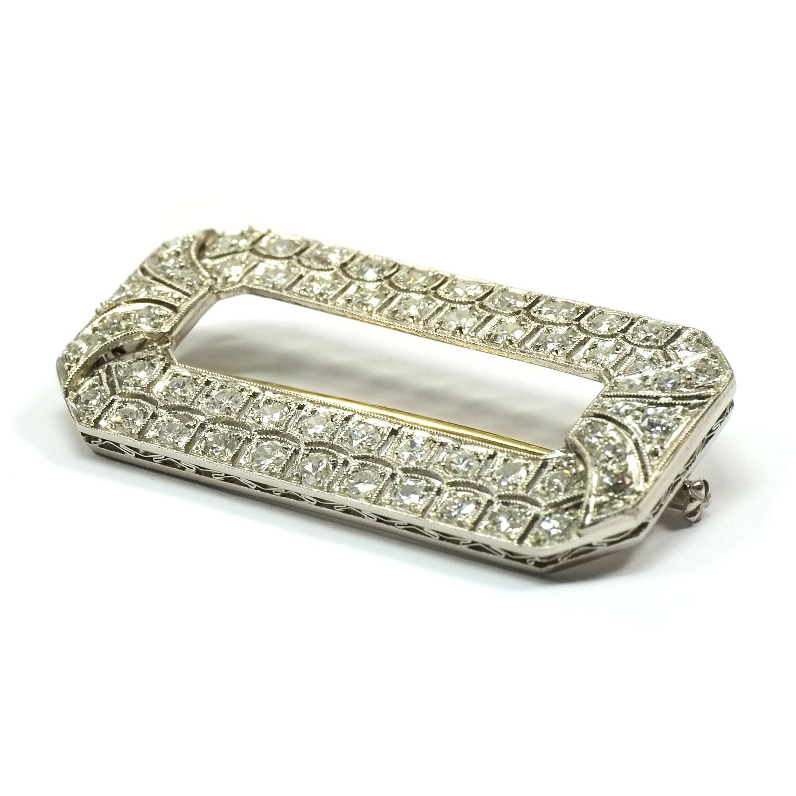 Art Deco 2 Carat Diamond Platinum Buckle Brooch, circa 1920 In Good Condition In Goettingen, DE