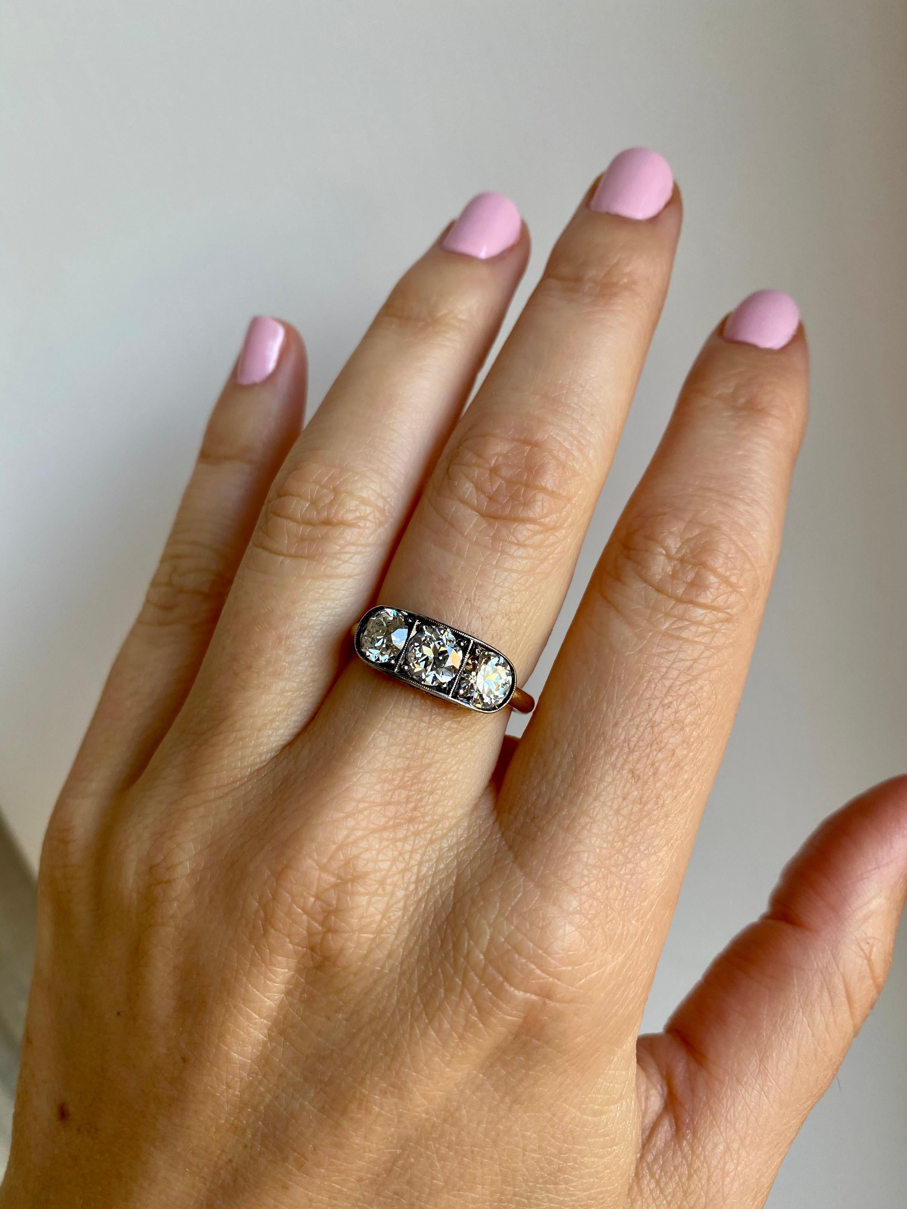 Art Deco 2 Carat Diamond Three-Stone Engraved Ring 11