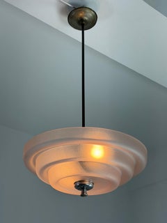 Lustre Art Déco à 2 lumières en verre rose et métal chromé, années 1940