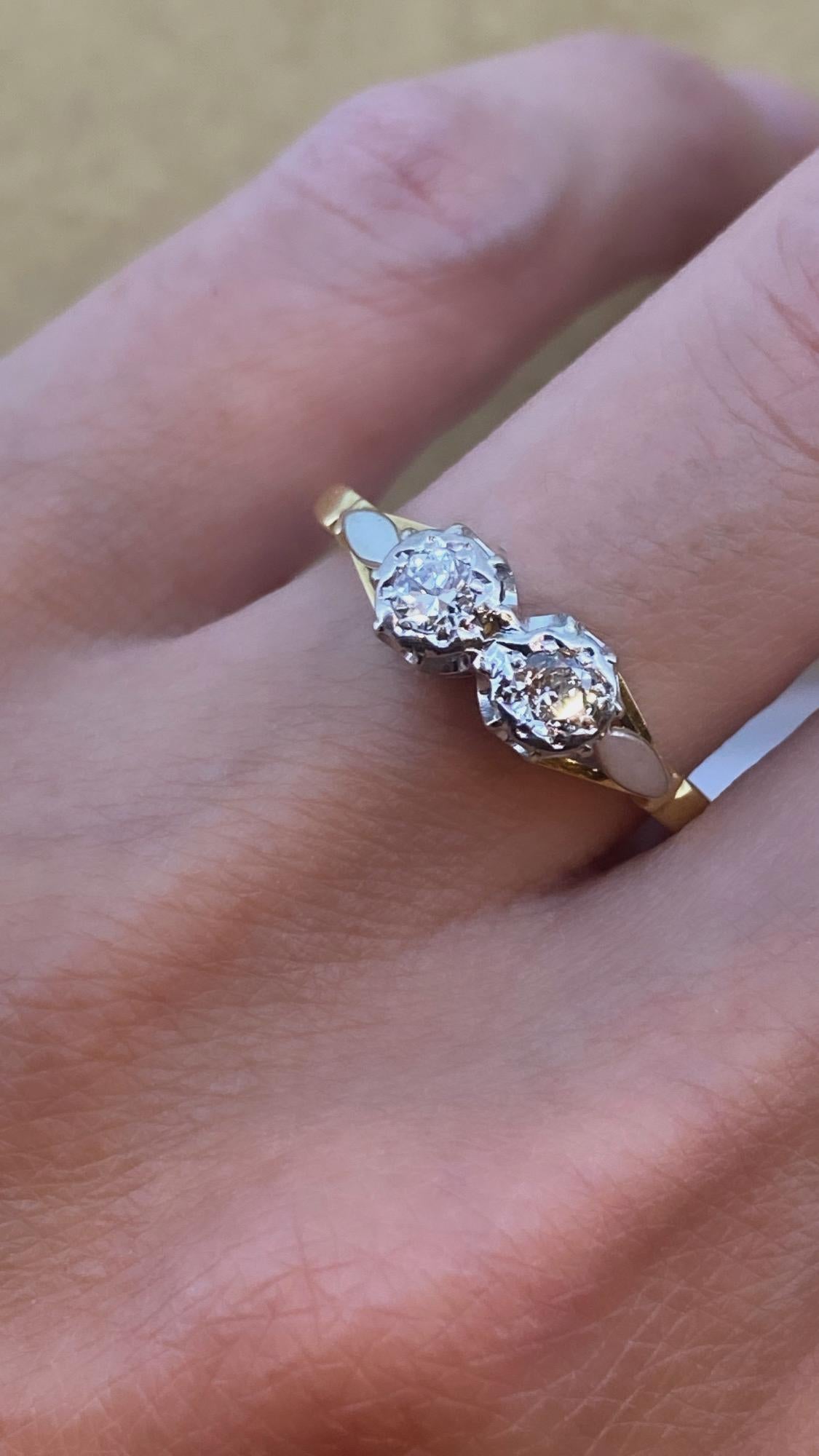 Taille vieille Europe Stone Stone 2 pierres 0.30ct Old-European Cut Diamond Ring en or 18K et platine en vente