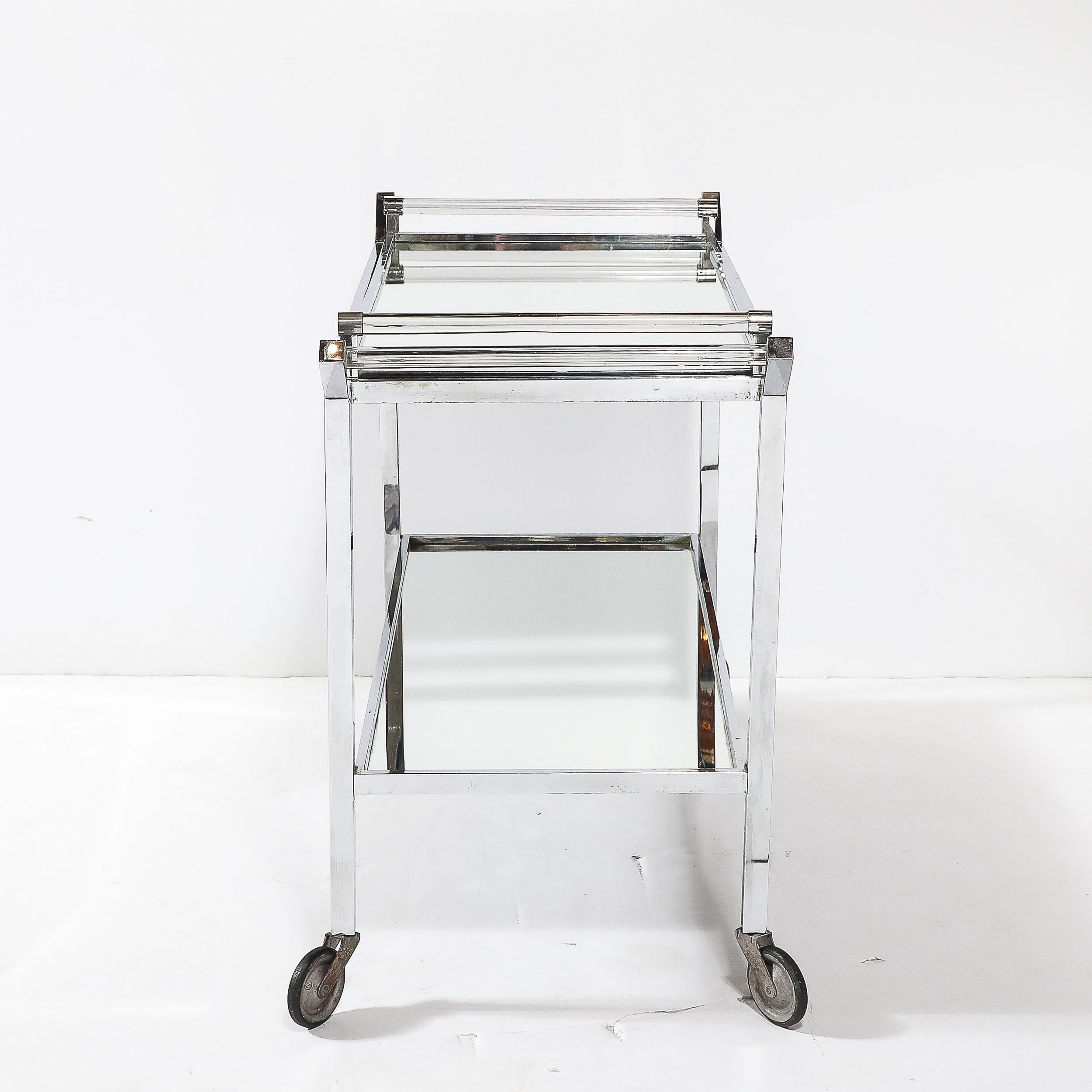 Chariot de bar rectangulaire Art Déco à 2 niveaux en nickel avec poignées en lucite et miroir par Adnet en vente 3