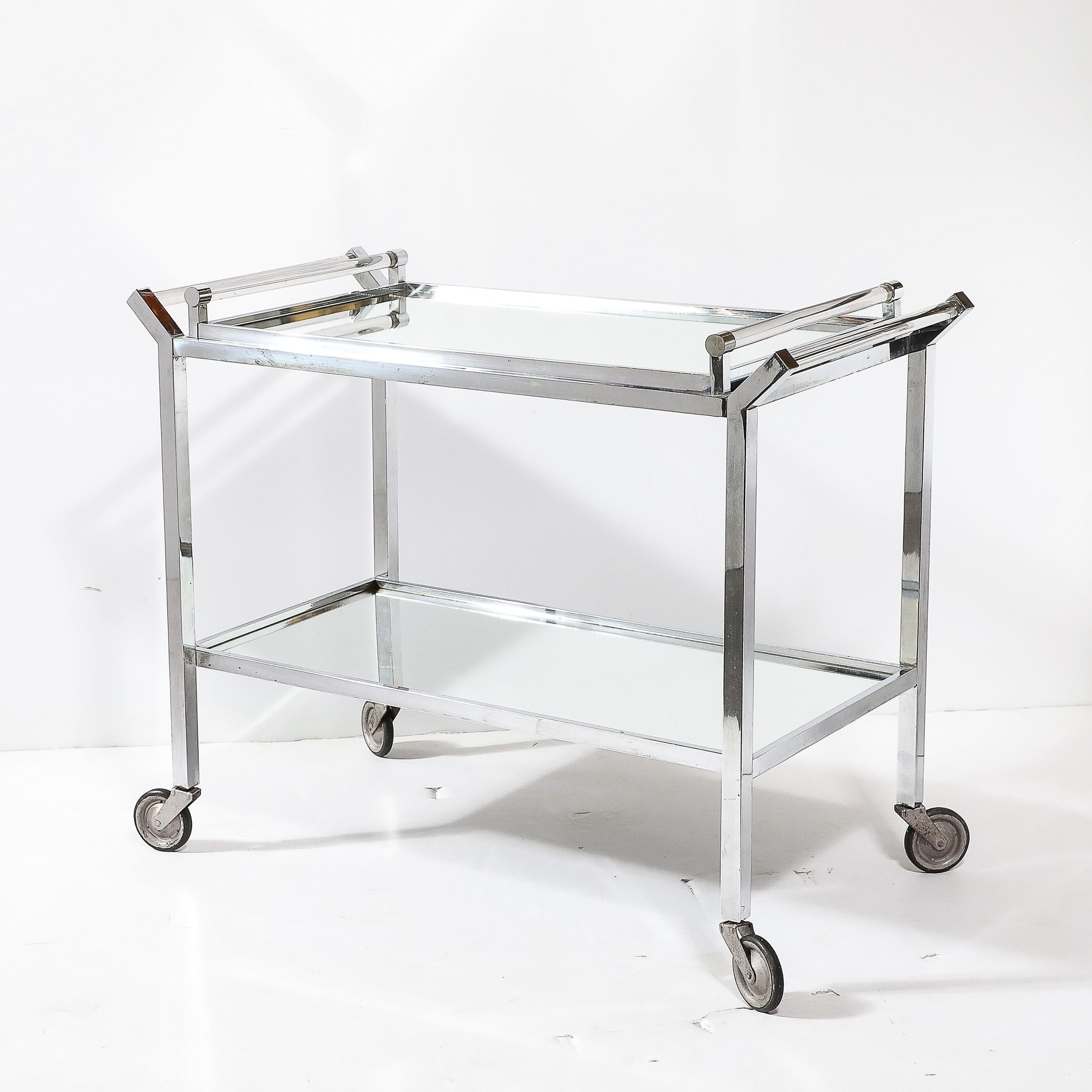 Français Chariot de bar rectangulaire Art Déco à 2 niveaux en nickel avec poignées en lucite et miroir par Adnet en vente