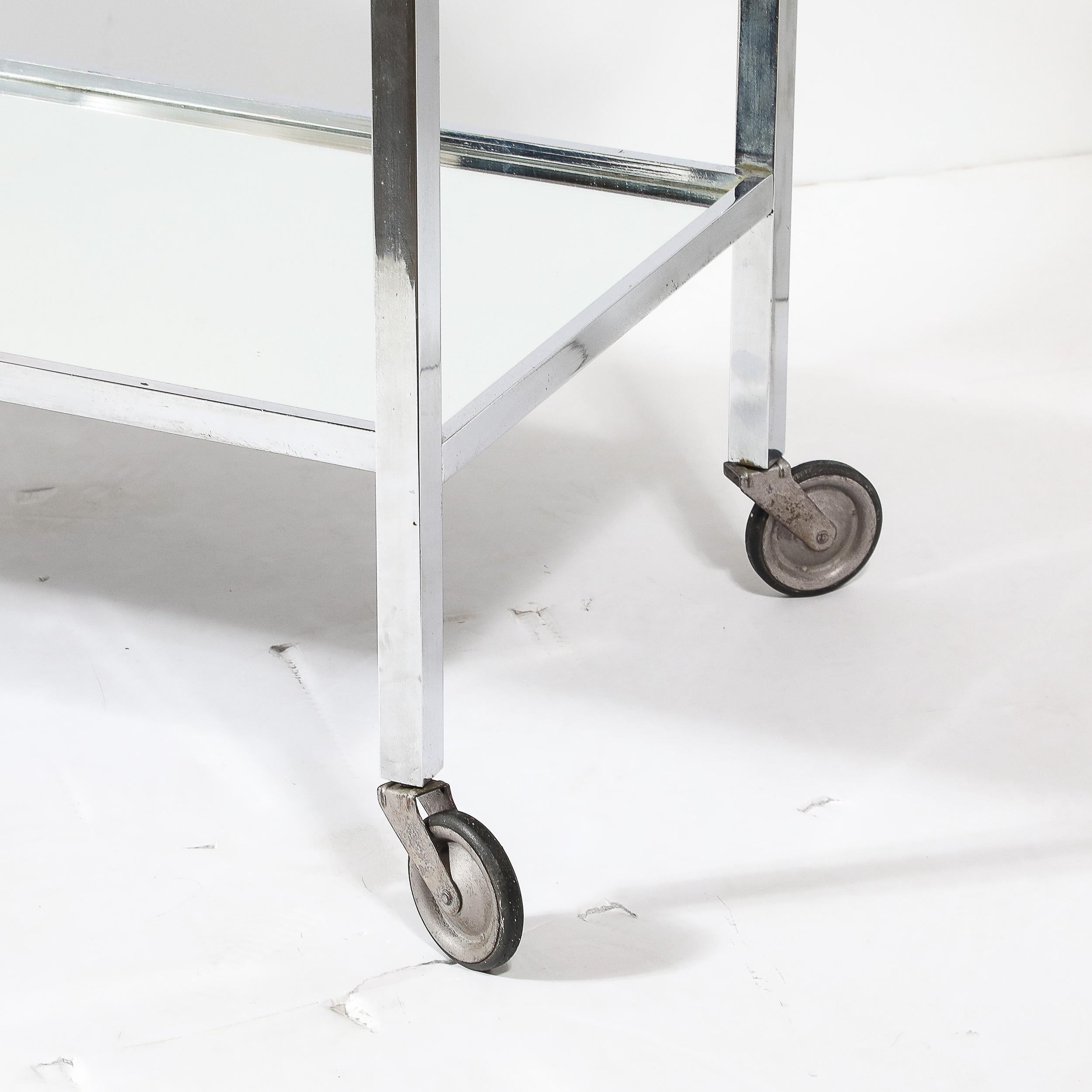 Chariot de bar rectangulaire Art Déco à 2 niveaux en nickel avec poignées en lucite et miroir par Adnet Bon état - En vente à New York, NY