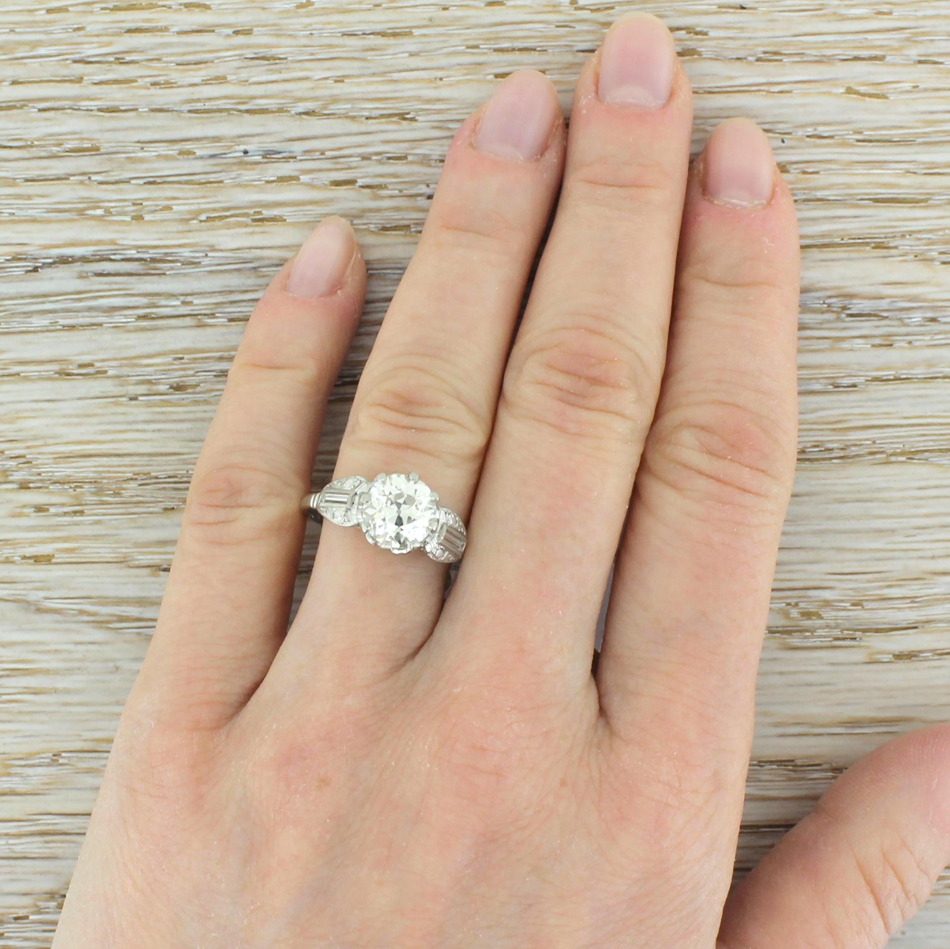 Women's Art Deco 2.00 Carat Old Cut Diamond Platinum Engagement Ring For Sale