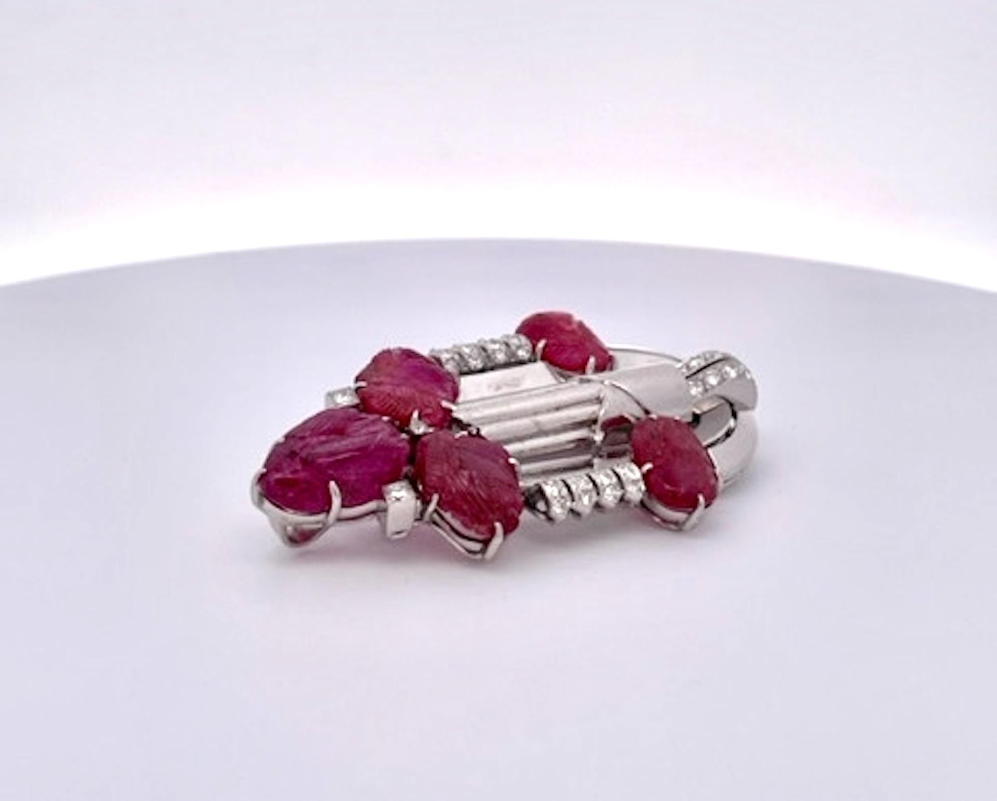 Art Deco 20.00 Carat Carved Ruby Diamond Brooch   In Good Condition For Sale In North Hollywood, CA