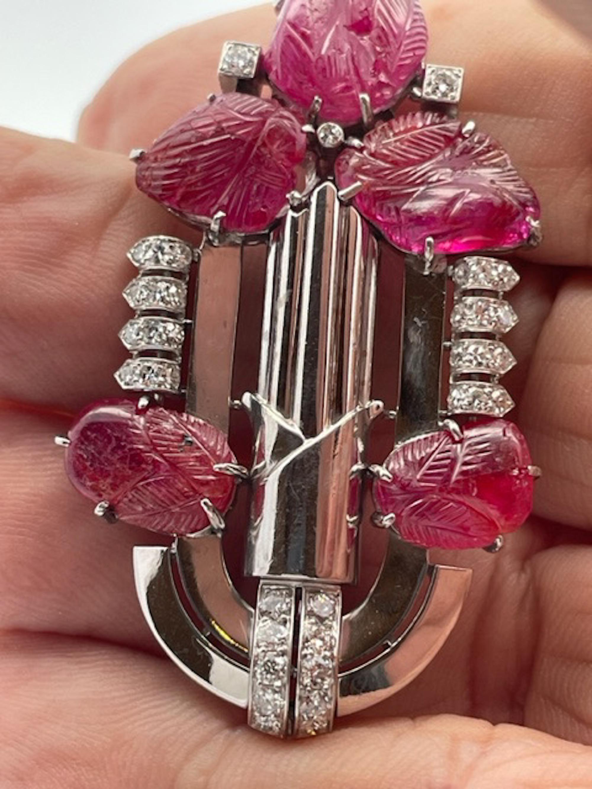 Art Deco 20.00 Carat Carved Ruby Diamond Brooch   For Sale 4