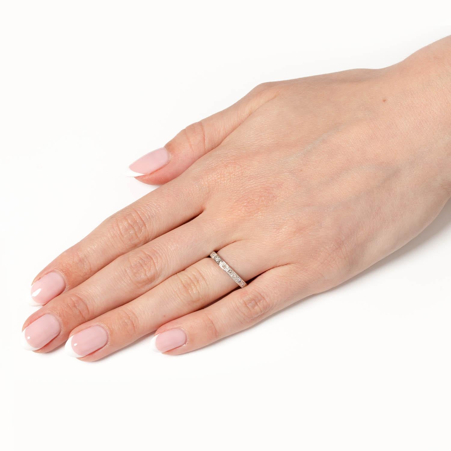 Art Deco 2.00ct Diamond Eternity Ring, c.1920s In Good Condition For Sale In London, GB
