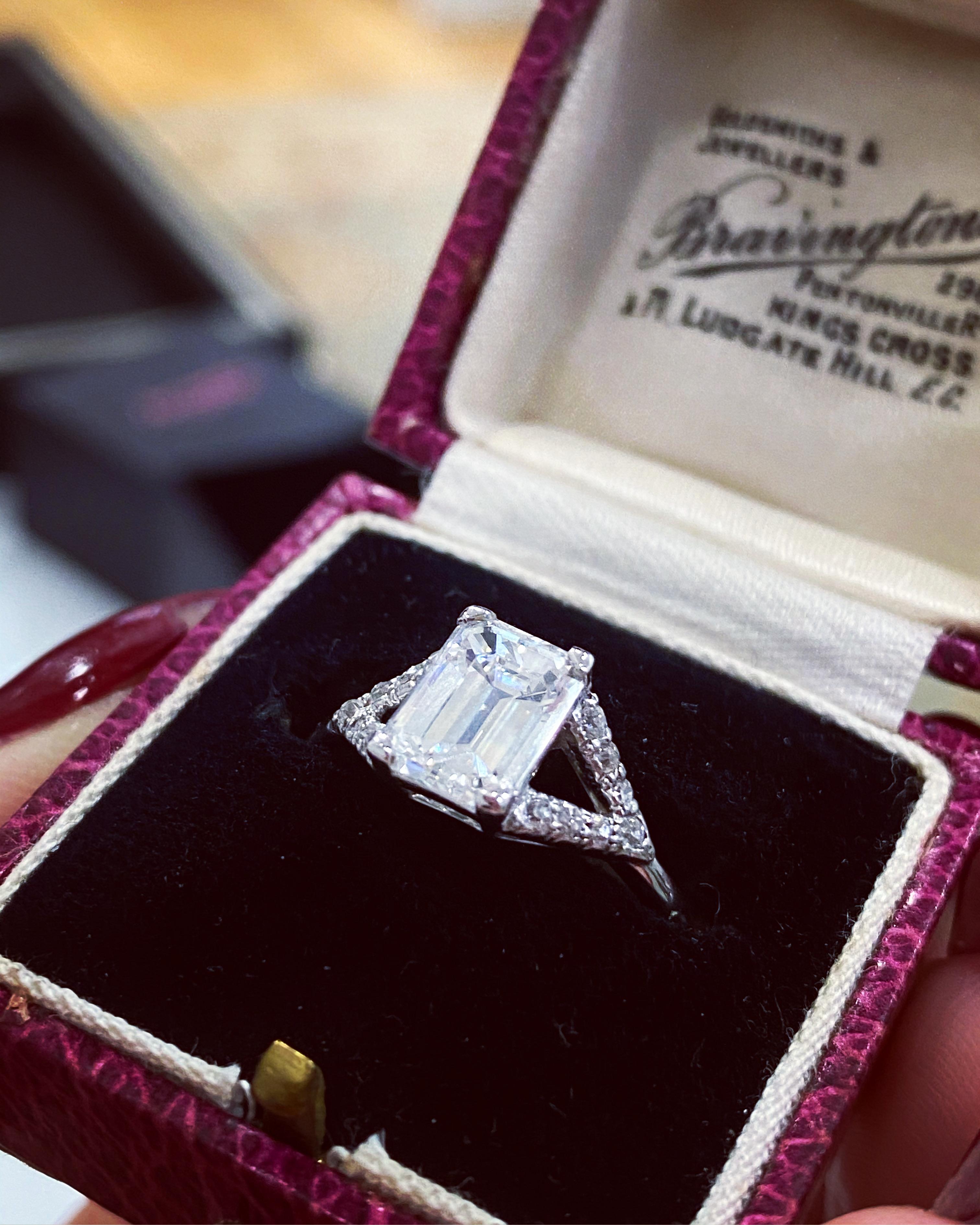Art Deco 2.01 Carat Emerald Cut Diamond Engagement Ring, circa 1920s For Sale 2