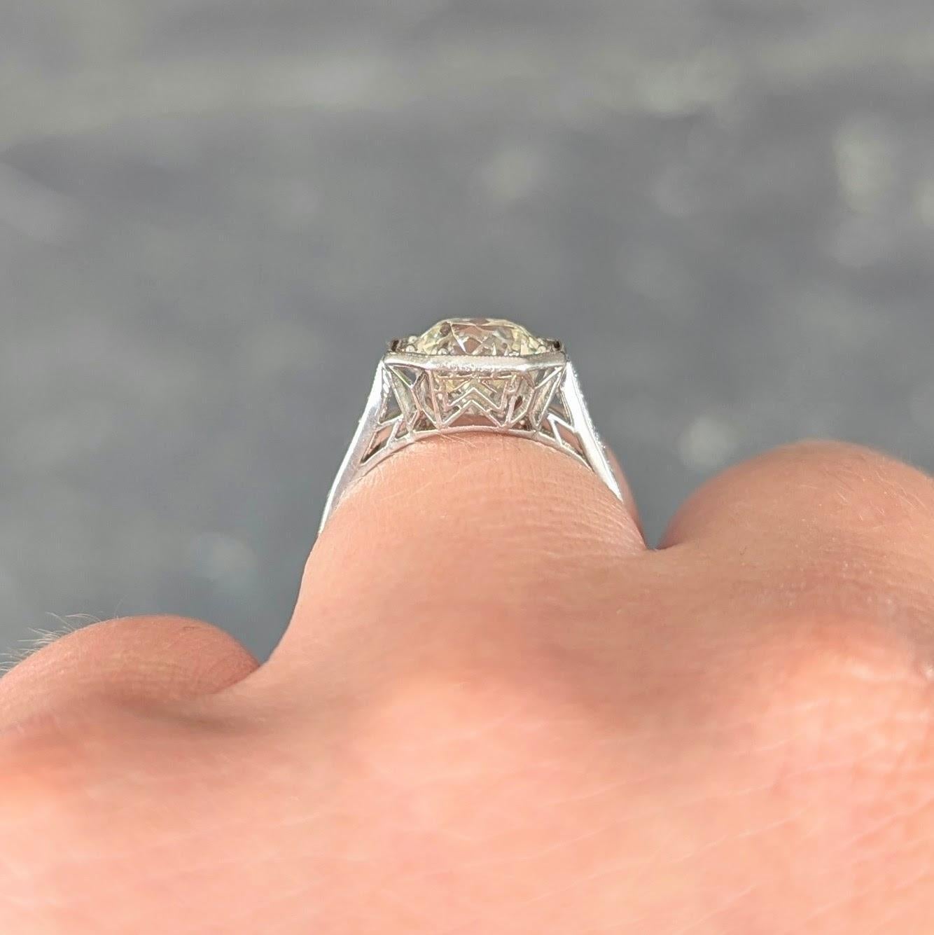Art Deco 2.03 CTW Euro. Diamond Platinum Vintage Arrow Solitaire Engagement Ring For Sale 4