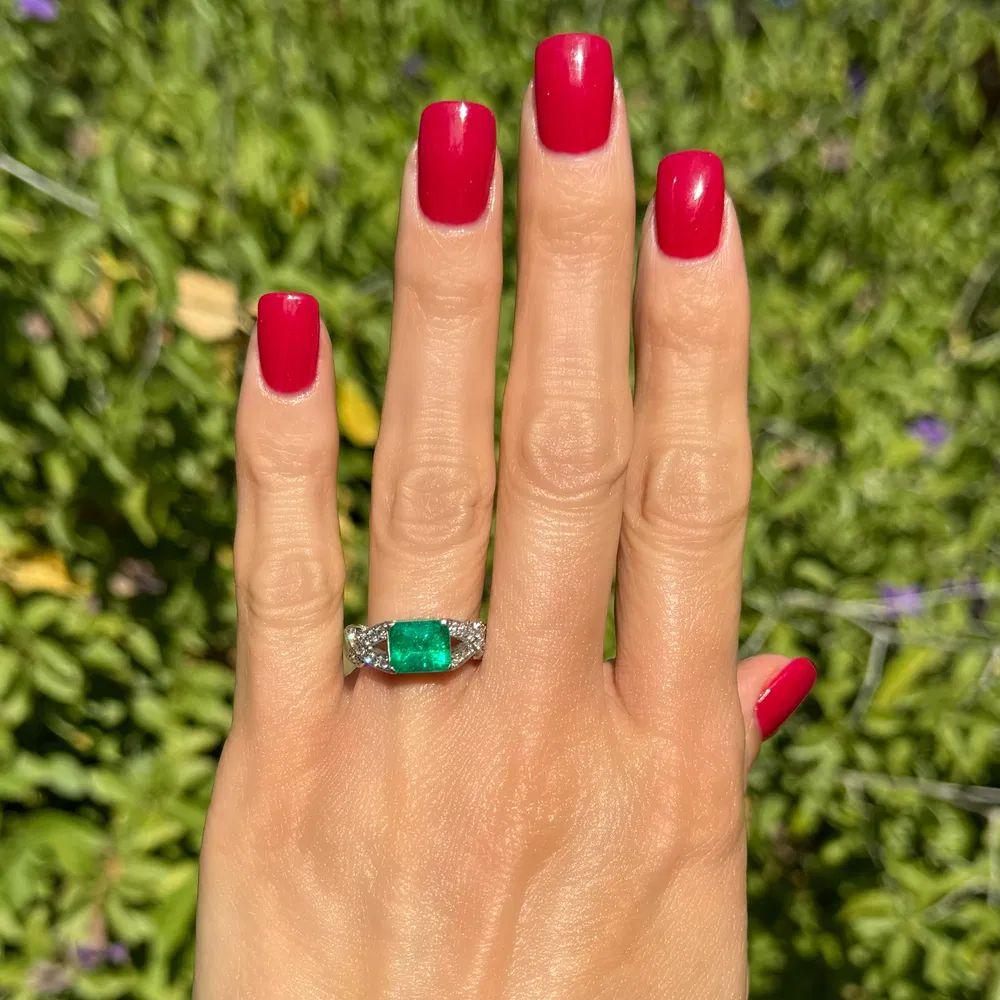 Mixed Cut Art Deco 2.05 Carat Emerald and Diamond Platinum Statement Cocktail Ring For Sale