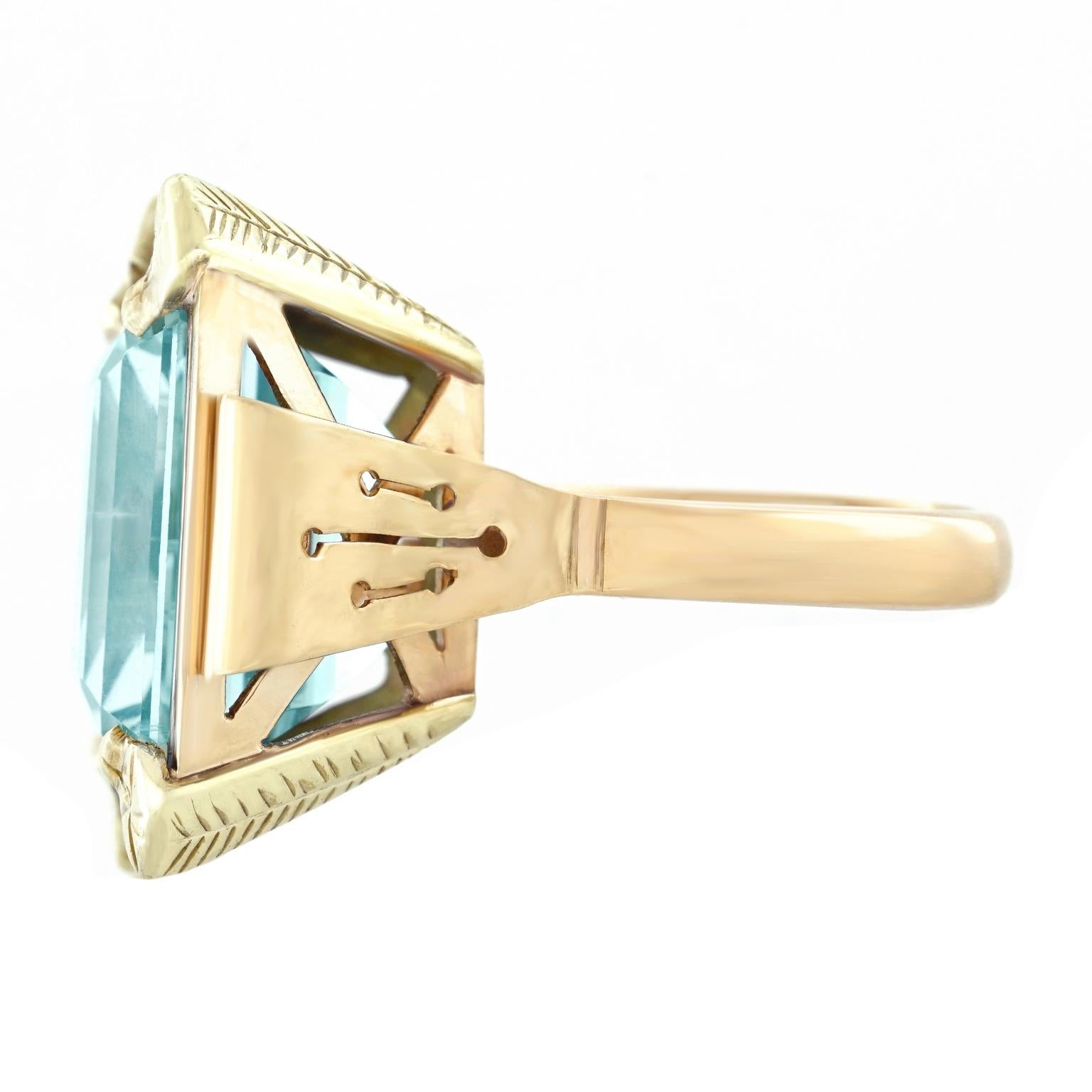 Art Deco 20.50 Carat Aquamarine Set Gold Ring 2