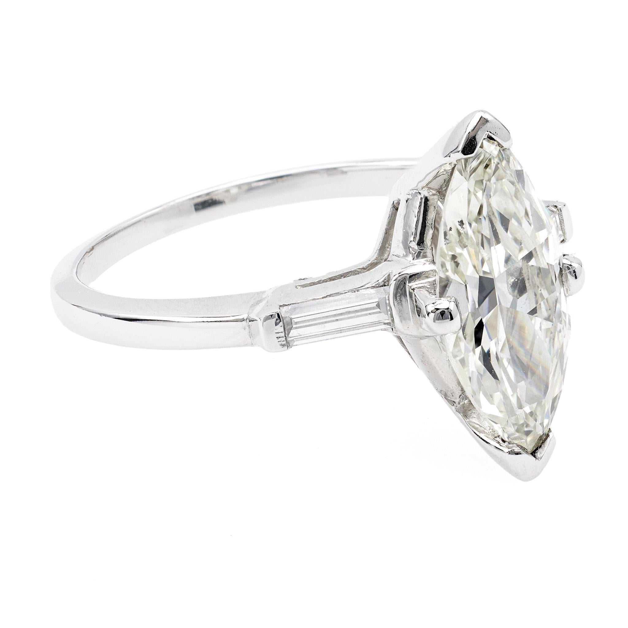 Platin mit 2,06 Karat Diamant im Marquise-Schliff im Art déco-Stil im Zustand „Gut“ in Beverly Hills, CA