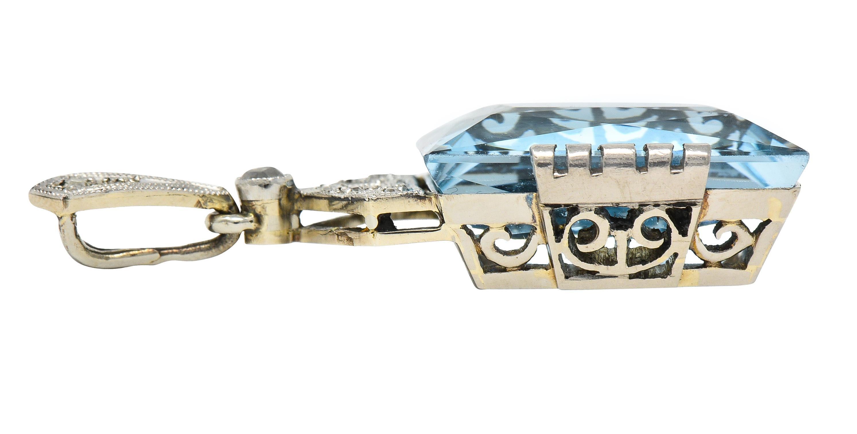 Art Deco 20.62 CTW Aquamarine Diamond Platinum 18 Karat Gold Vintage Pendant For Sale 4