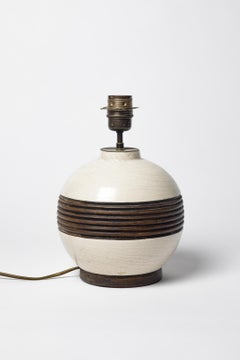 Art deco 20. Jahrhundert Design weiß und schwarz Keramos Keramik Tischlampe 1930