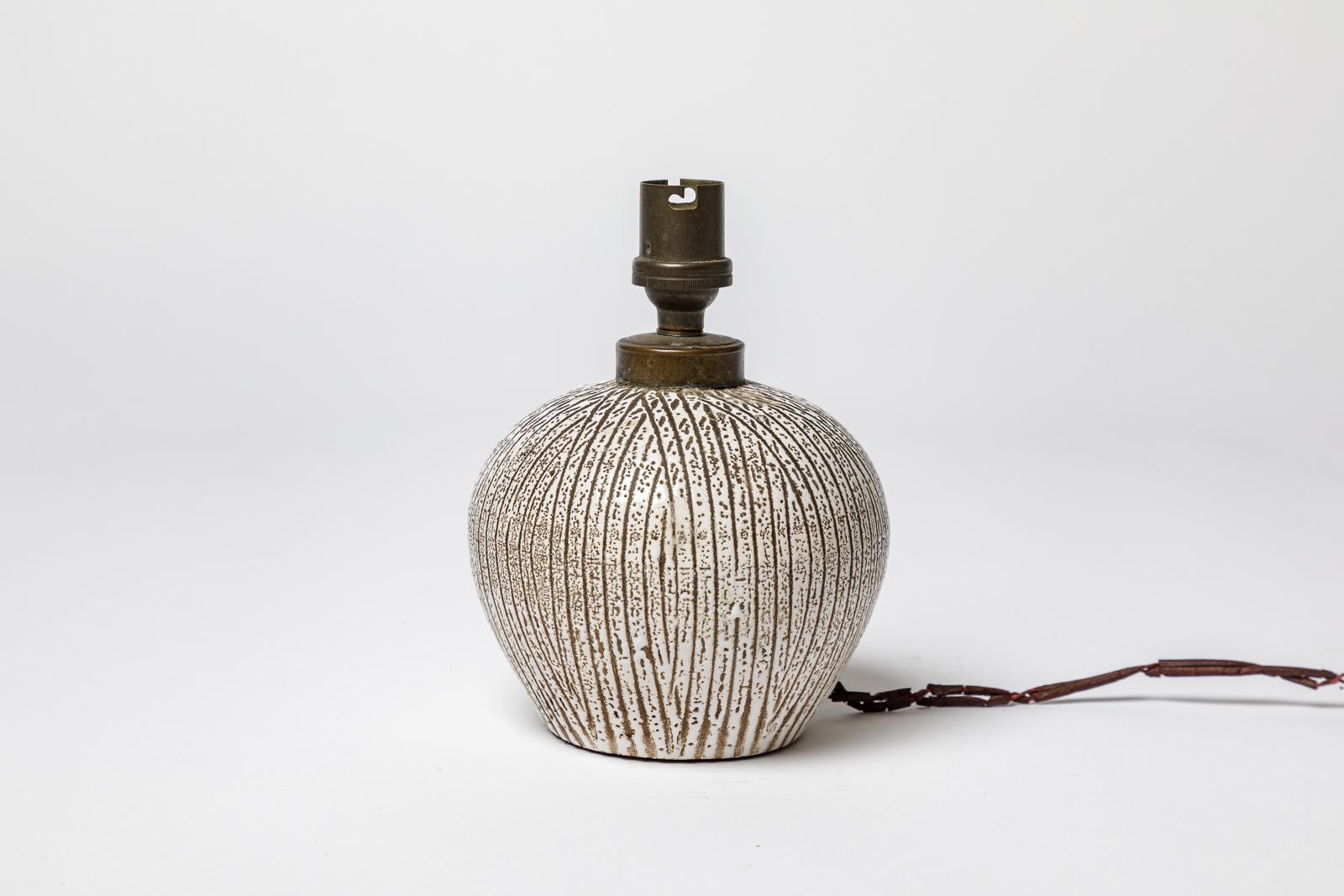 Dans le style de Jean Besnard

Lampe de table Art déco en céramique blanche et noire design du 20e siècle

Design/One original de l'art déco

réalisé vers 1930

Hauteur totale 17 cm
Céramique hauteur 11 cm
Grand 11 cm

Le câble du système électrique