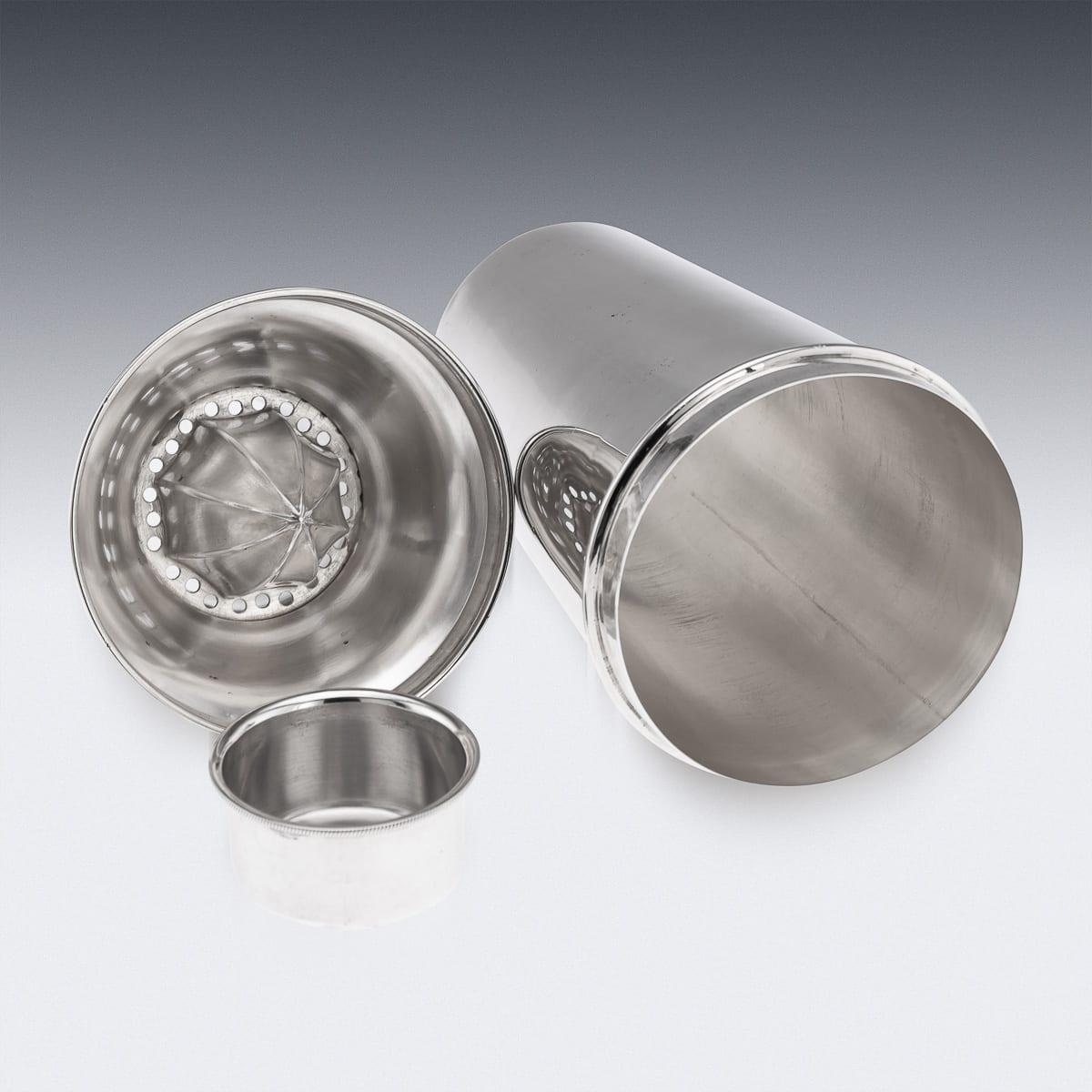 Art Deco 20th Century English Solid Silver Cocktail Shaker, Sheffield c.1937 For Sale 2