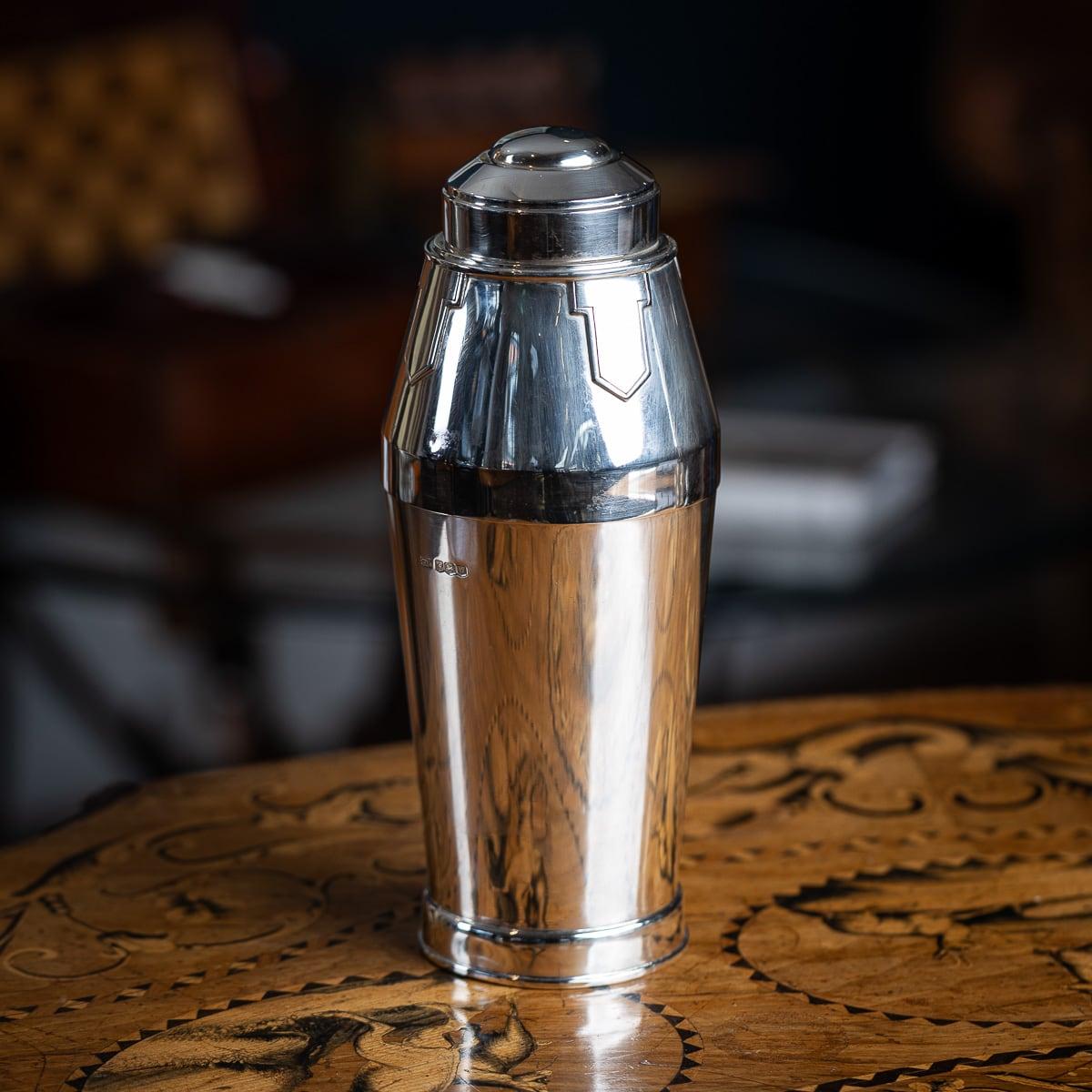 Art Deco 20th Century English solid silver cocktail shaker, featuring a polished, round tapered body. With its sleek Art Deco design, this shaker remains just as relevant today, making it not only a practical tool but also a fantastic conversation