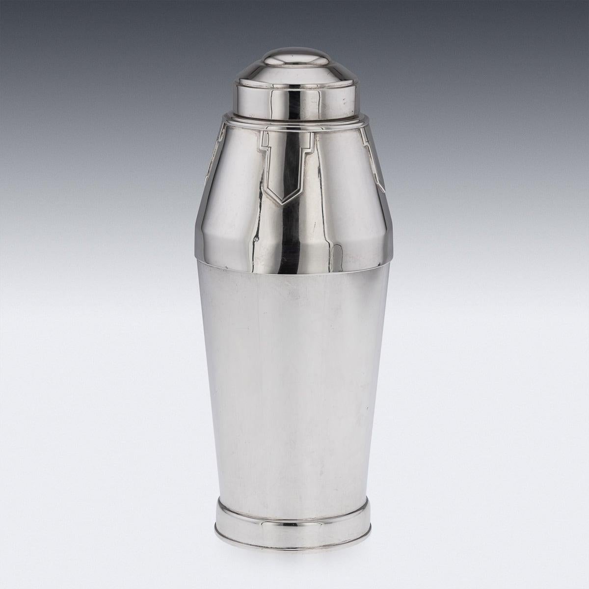 Other Art Deco 20th Century English Solid Silver Cocktail Shaker, Walker & Hall c.1939 For Sale