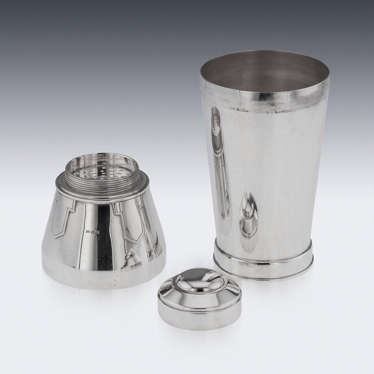 Art Deco 20th Century English Solid Silver Cocktail Shaker, Walker & Hall c.1939 For Sale 1
