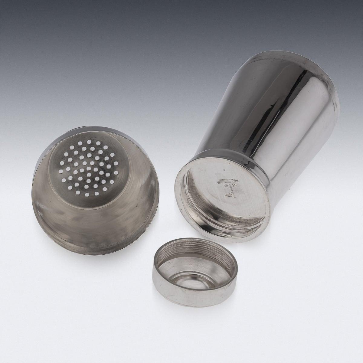 Art Deco 20th Century English Solid Silver Cocktail Shaker, Walker & Hall c.1939 For Sale 2