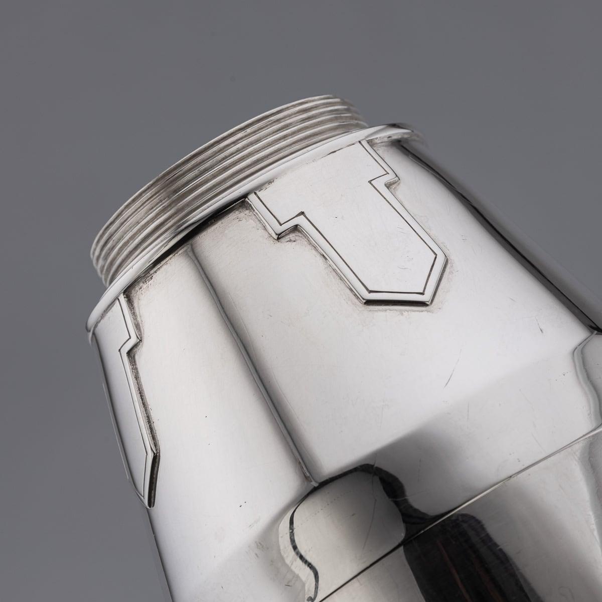 Art Deco 20th Century English Solid Silver Cocktail Shaker, Walker & Hall c.1939 For Sale 4