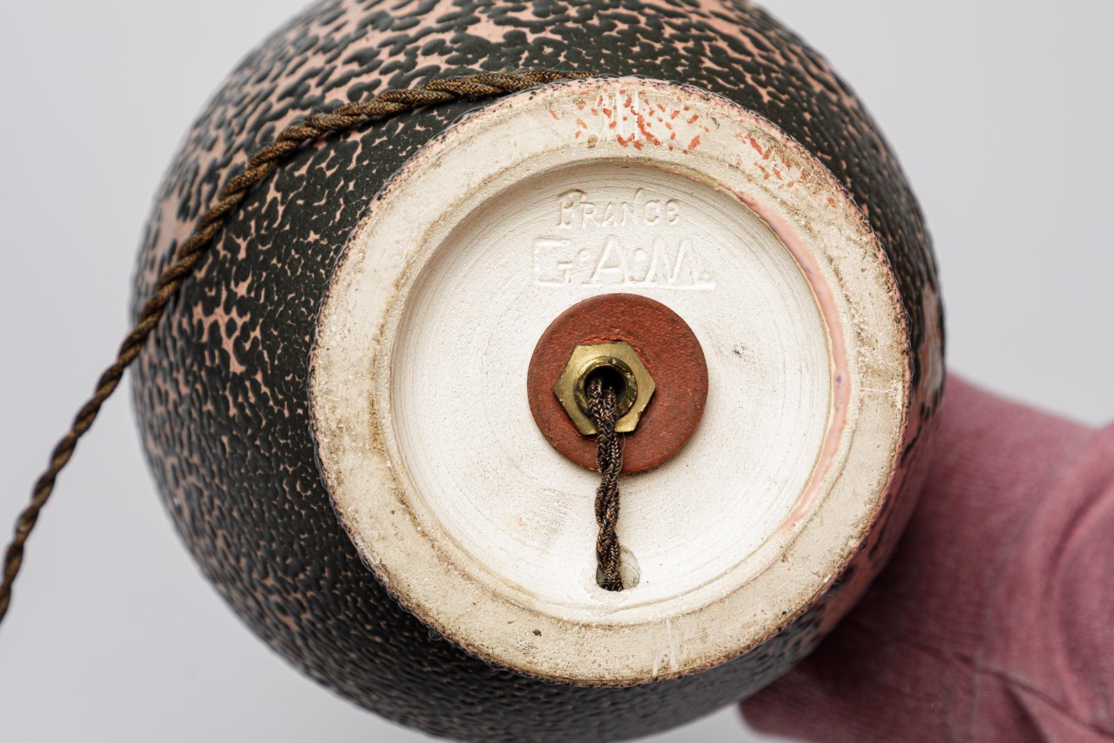 Céramique Lampe de table Art déco 20e siècle en céramique rose et noire par GAM 1930 en vente