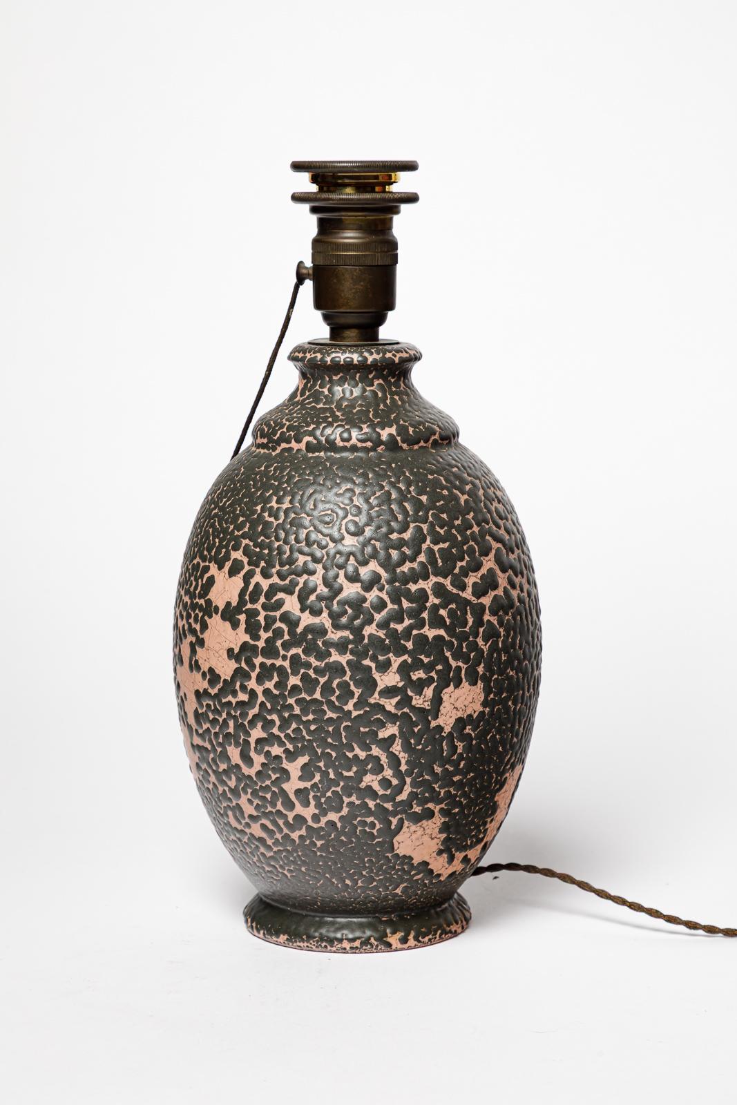 Lampe de table Art déco 20e siècle en céramique rose et noire par GAM 1930 en vente 1