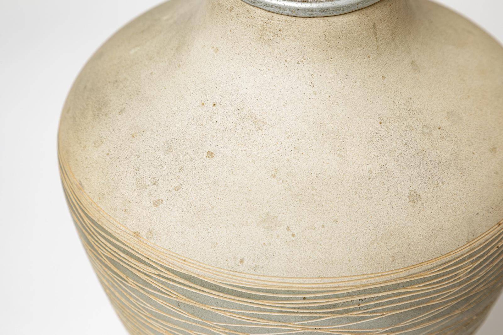 20ième siècle art deco 20e siècle lampe de table en céramique blanche et grise circa 1940 en vente