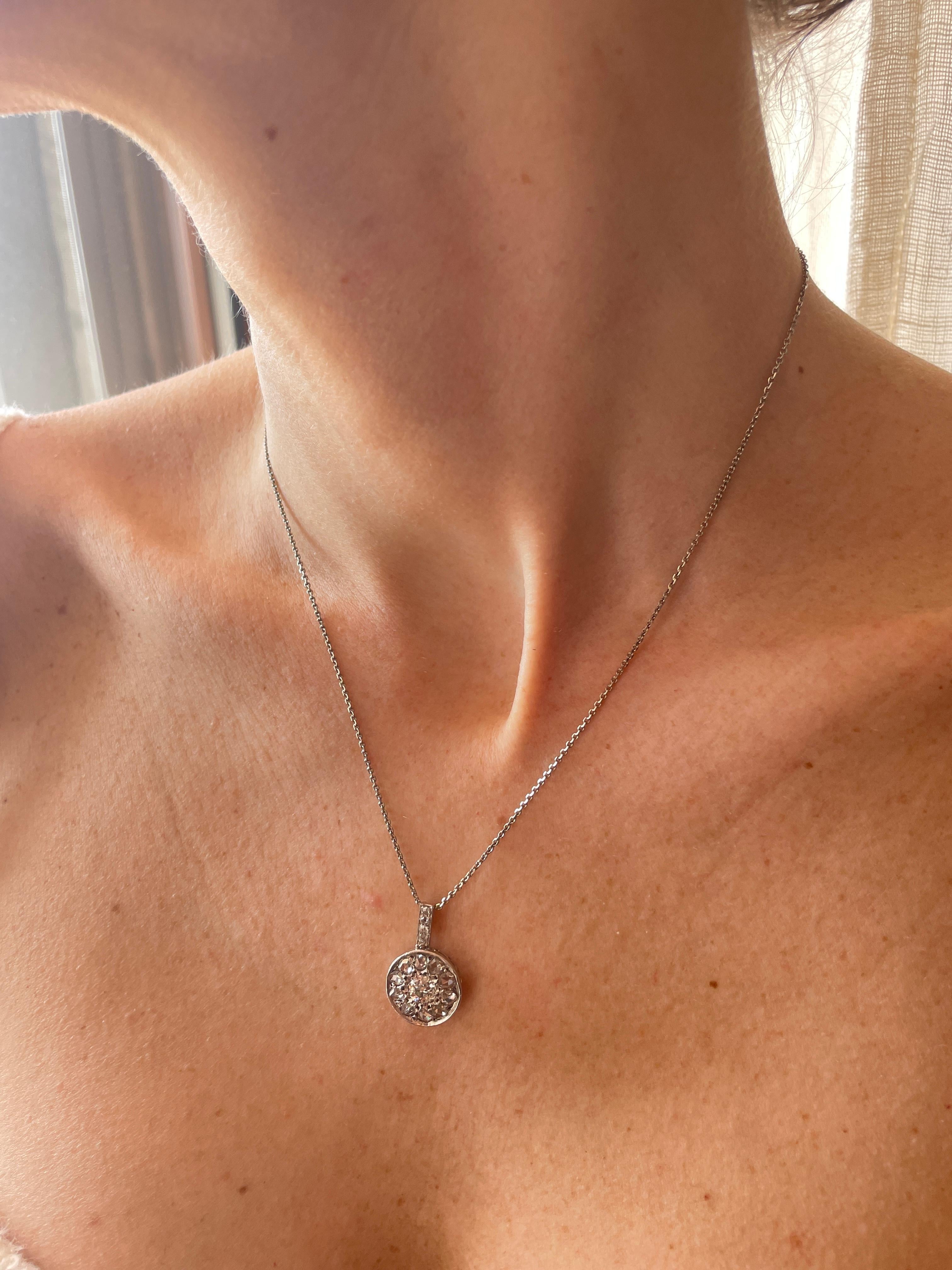 Art Deco 2.10 Carat Diamond Pendant Necklace For Sale 3