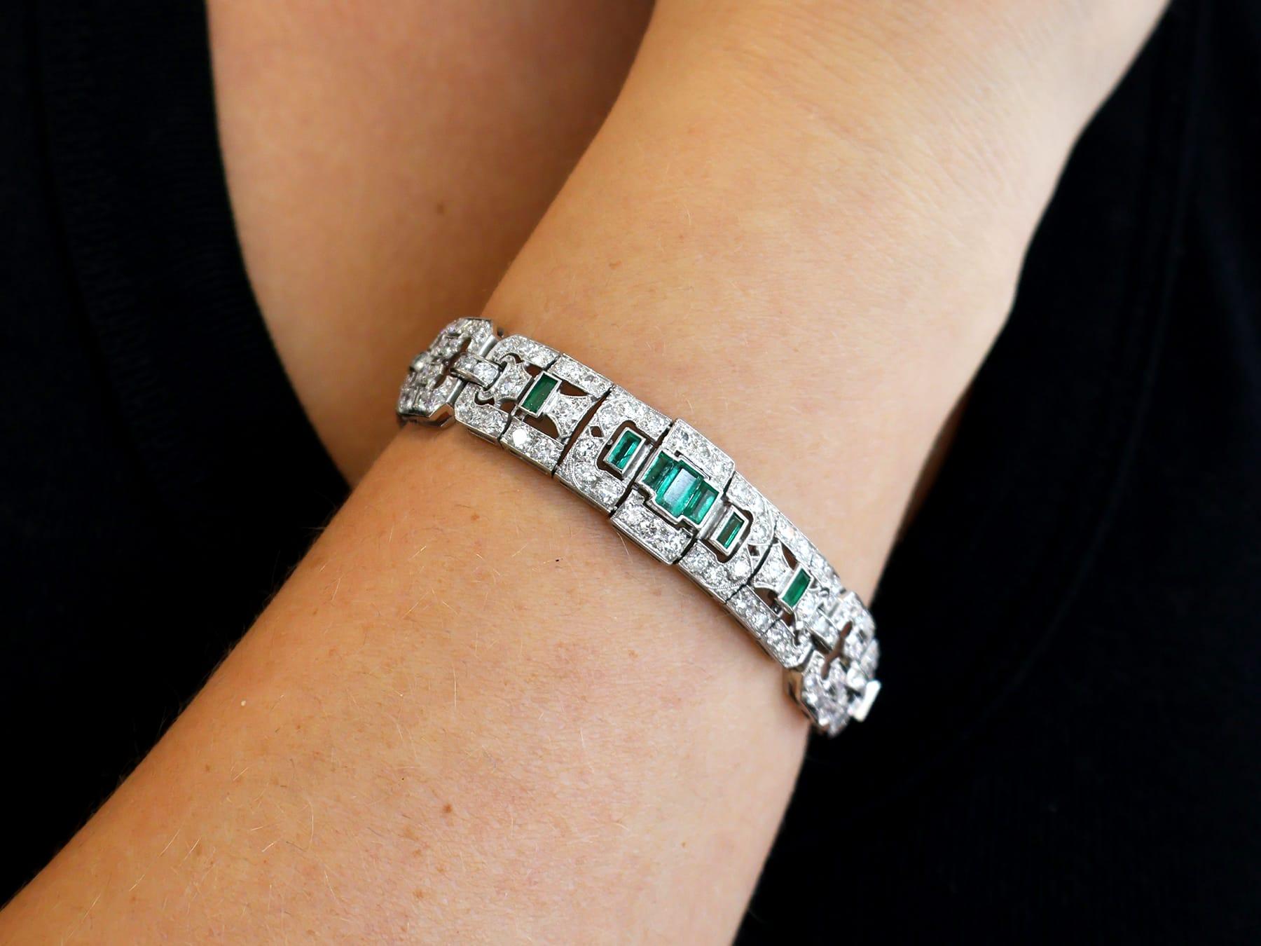 Taglio baguette Bracciale Art Deco con smeraldo da 2,10 carati, diamante da 8,50 carati e platino in vendita