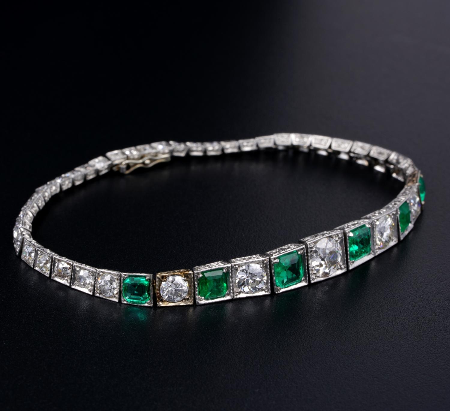 Art Deco 2.10 Carat Colombian Emerald 1.65 Carat Diamond Rare Platinum Bracelet In Good Condition In Napoli, IT