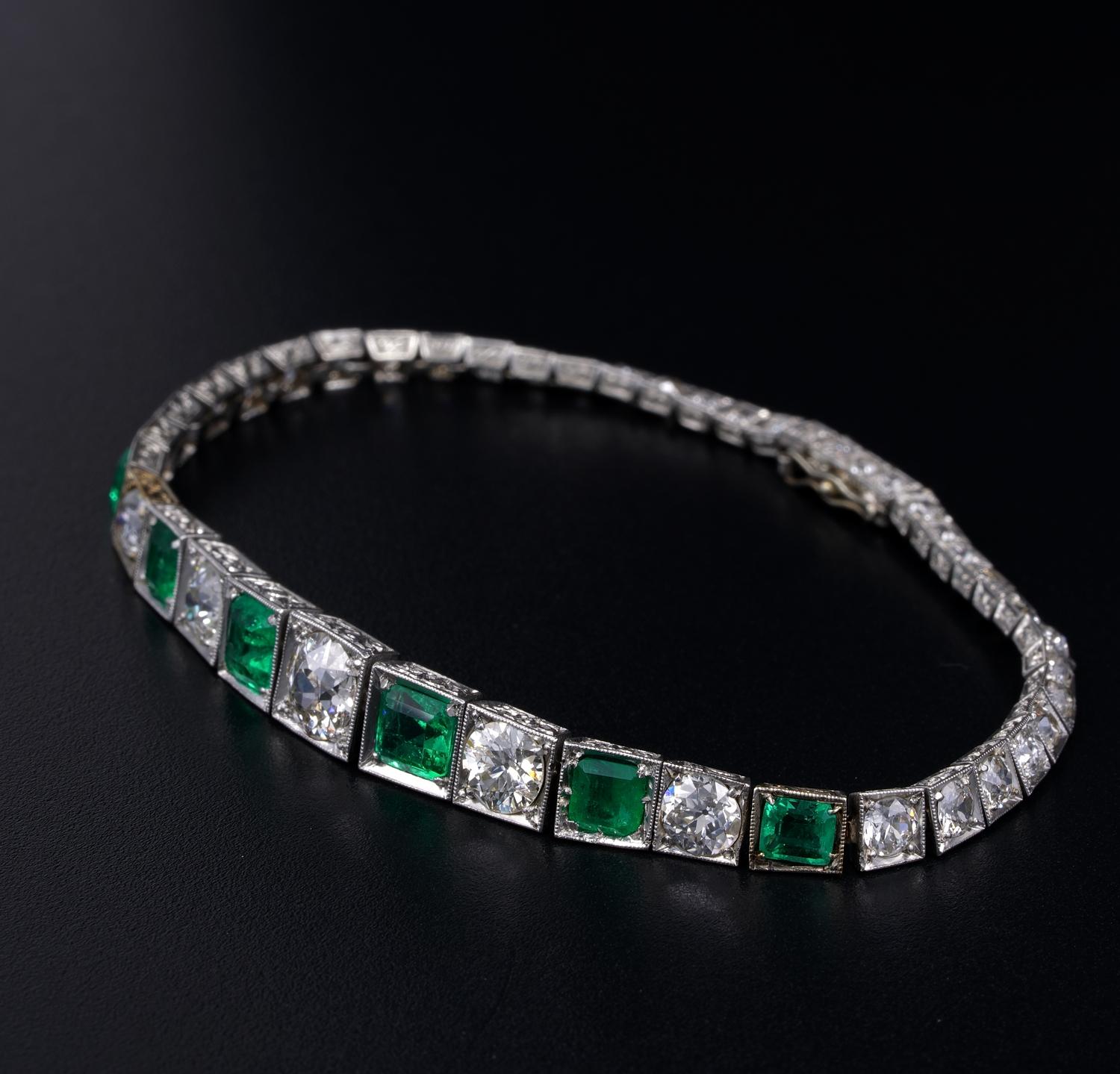 Women's or Men's Art Deco 2.10 Carat Colombian Emerald 1.65 Carat Diamond Rare Platinum Bracelet