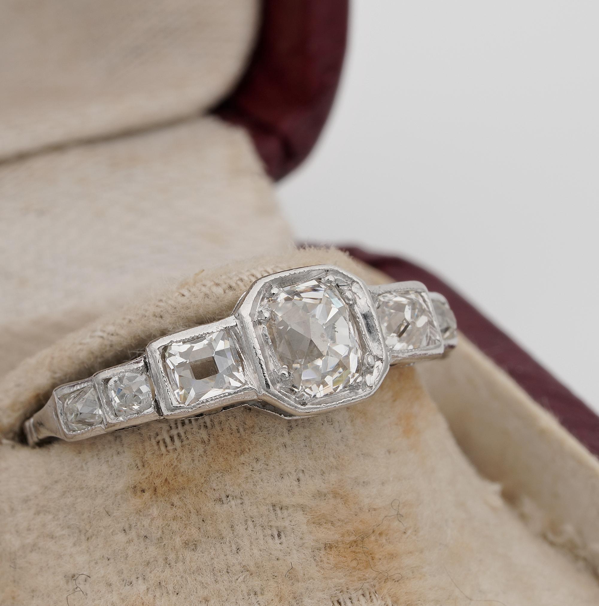 Art Deco 2.10 Ct Old Mine Diamond Seven Stone Platinum Ring In Good Condition For Sale In Napoli, IT