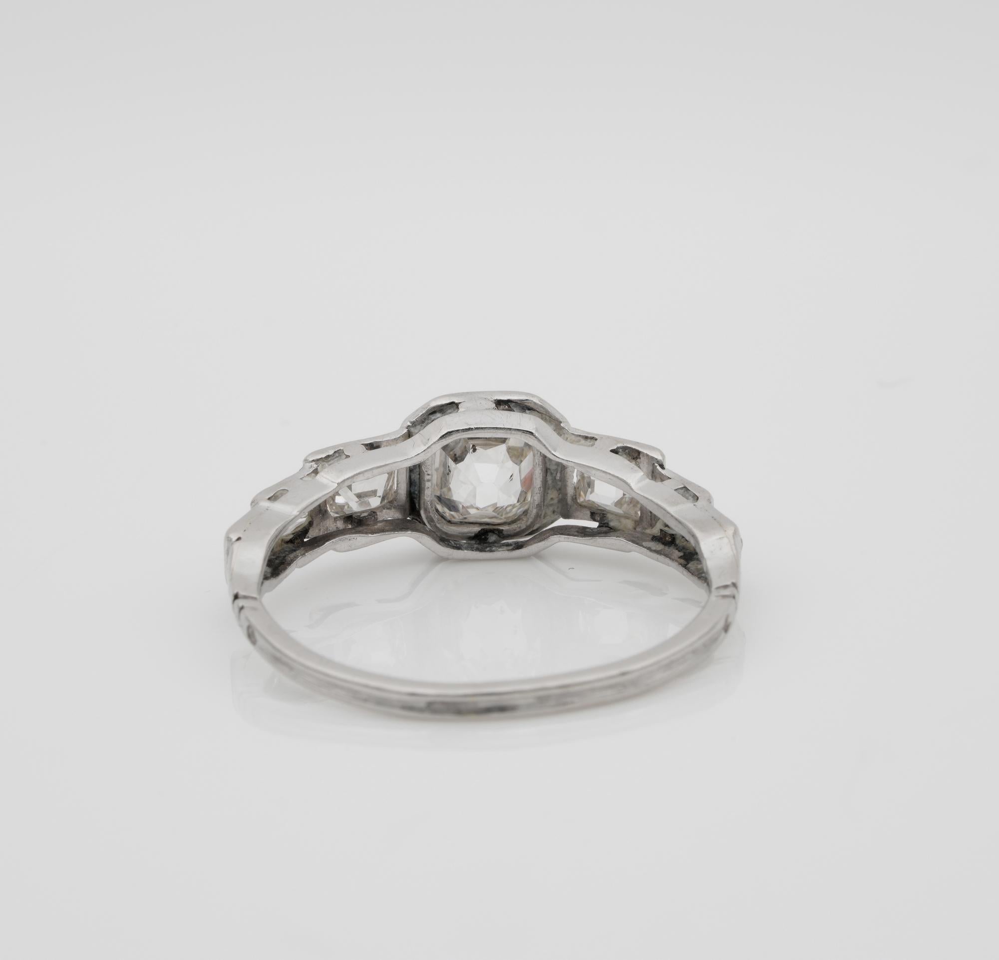 Art Deco 2.10 Carat Old Mine Diamond Seven-Stone Platinum Ring For Sale 3