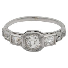 Art Deco 2.10 Ct Old Mine Diamond Seven Stone Platinum Ring (bague en platine à sept pierres)