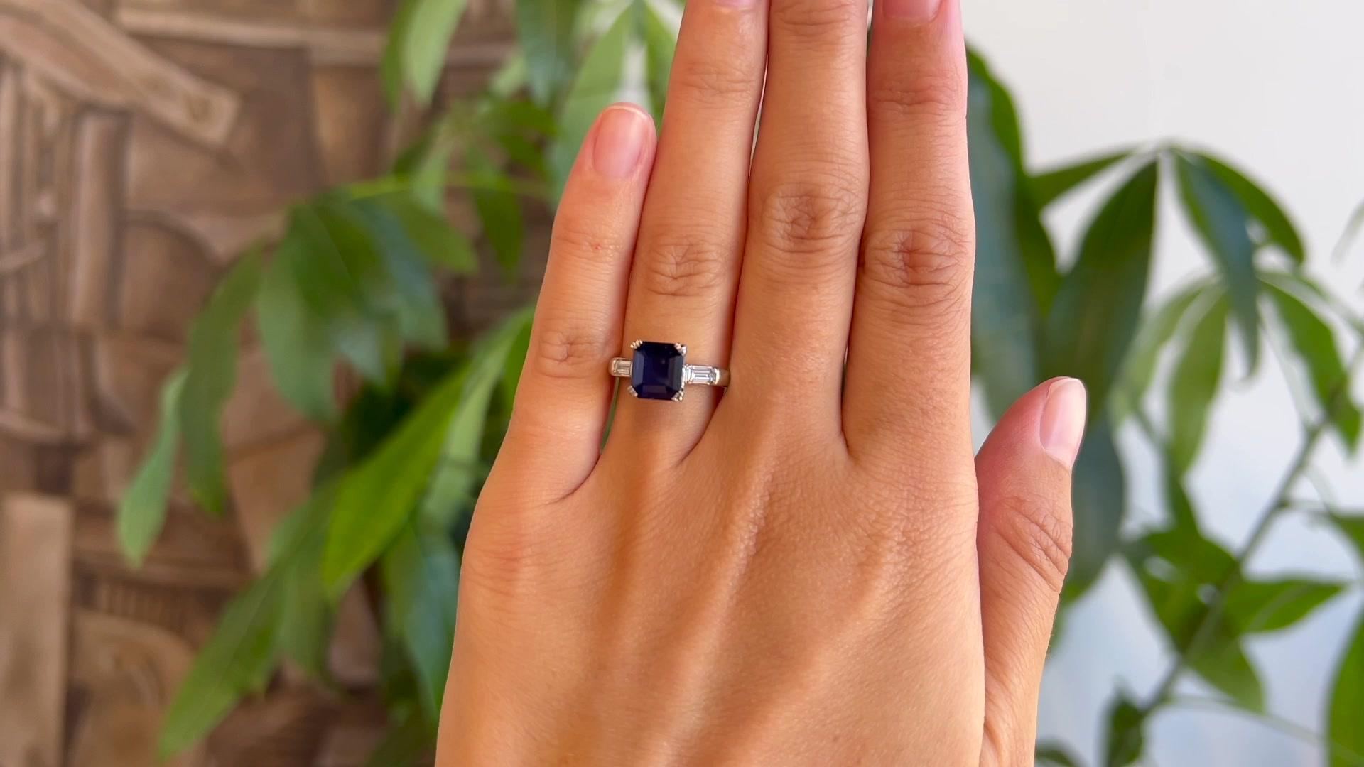 Platinring mit 2,15 Karat Saphir und Diamant im Art déco-Stil (Carréeschliff)