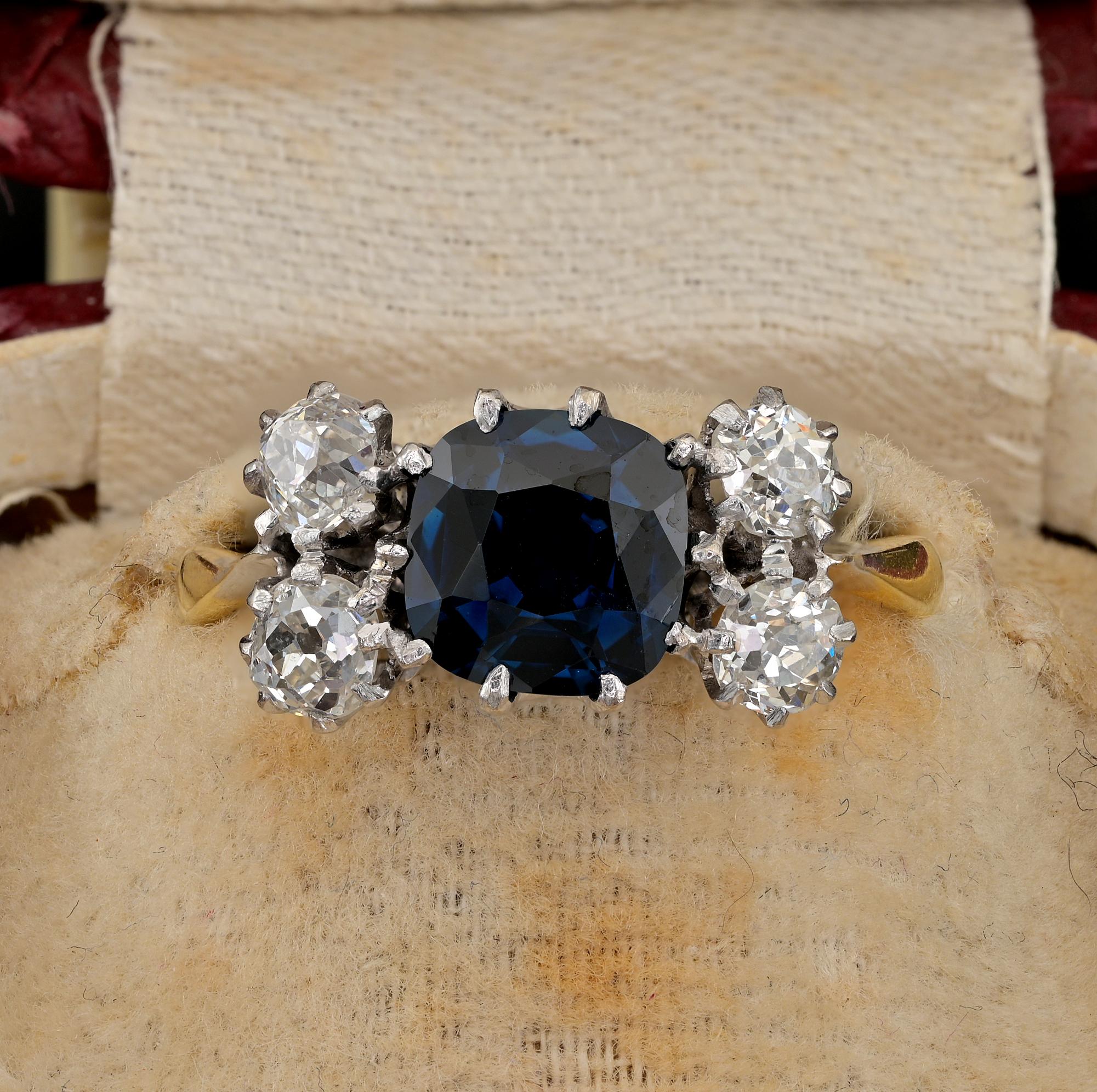 This appealing  Sapphire & Diamond Art Deco ring, is 1920 ca.
Appealing timeless design rendered in a skilfully hand crafted mount of  solid 18 kt gold and Platinum
Hand crafted mounting of solid 18 KT gold with solid platinum stone setting,