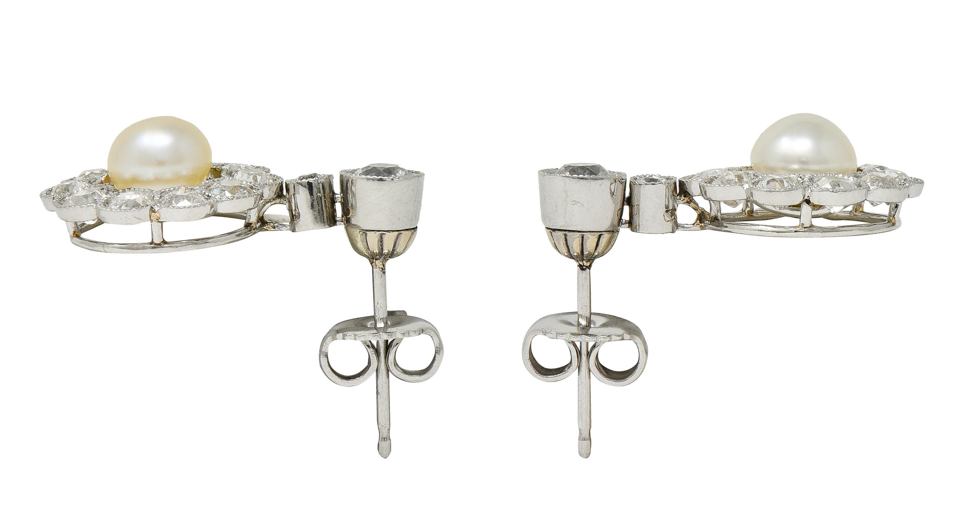 Femenino o masculino Art Deco 2.16 CTW Diamond Pearl Platinum Vintage Halo Drop Earrings en venta