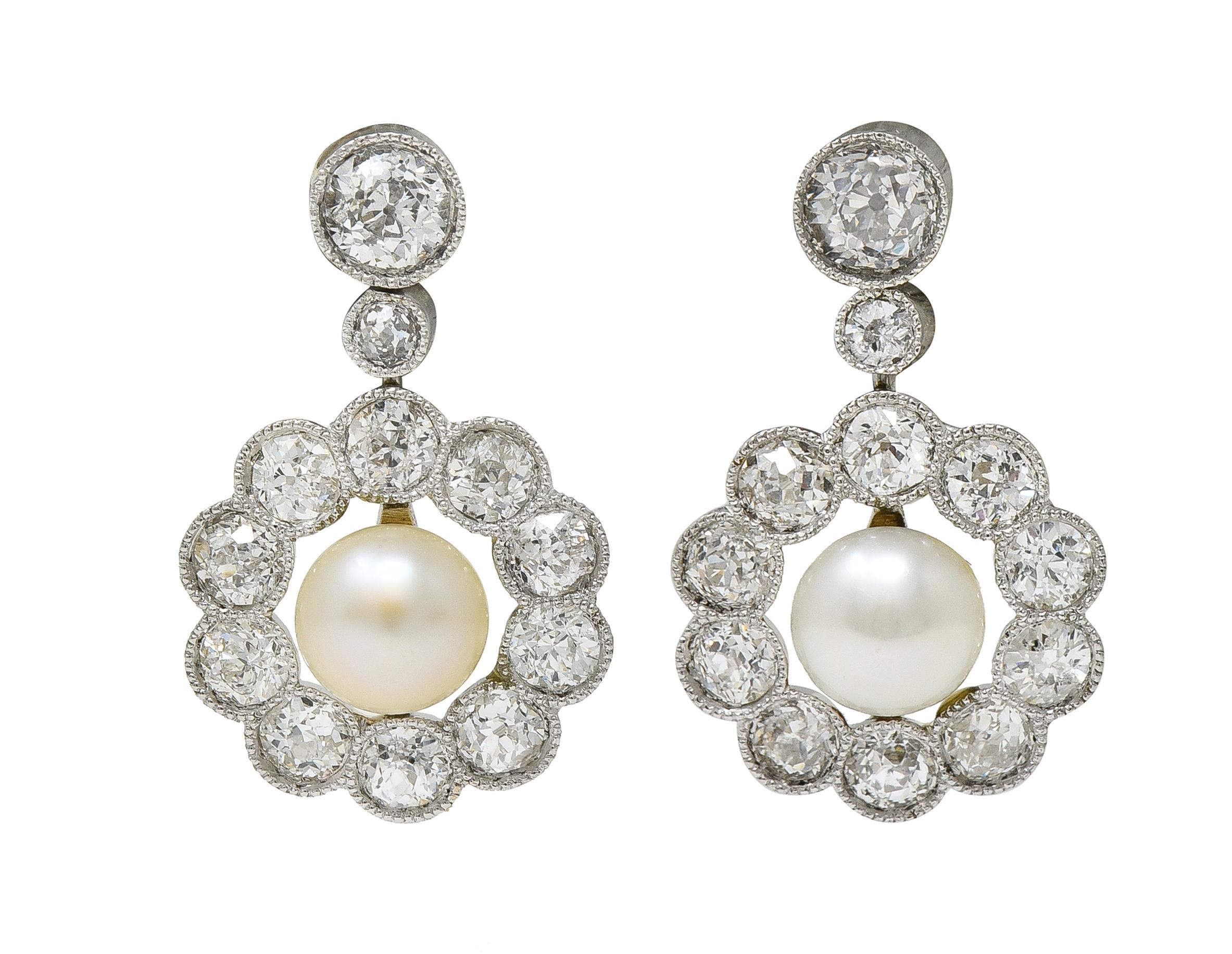 Art Deco 2.16 CTW Diamond Pearl Platinum Vintage Halo Drop Earrings en venta