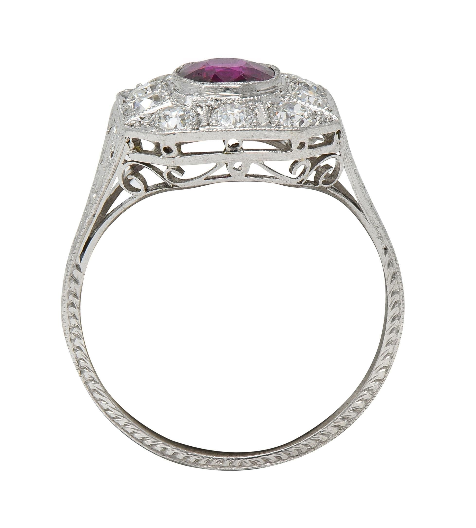 Art Decó 2.18 CTW Sin Calor Rubí Diamante Platino Anillo Halo Foliado Vintage GIA en Excelente estado para la venta en Philadelphia, PA
