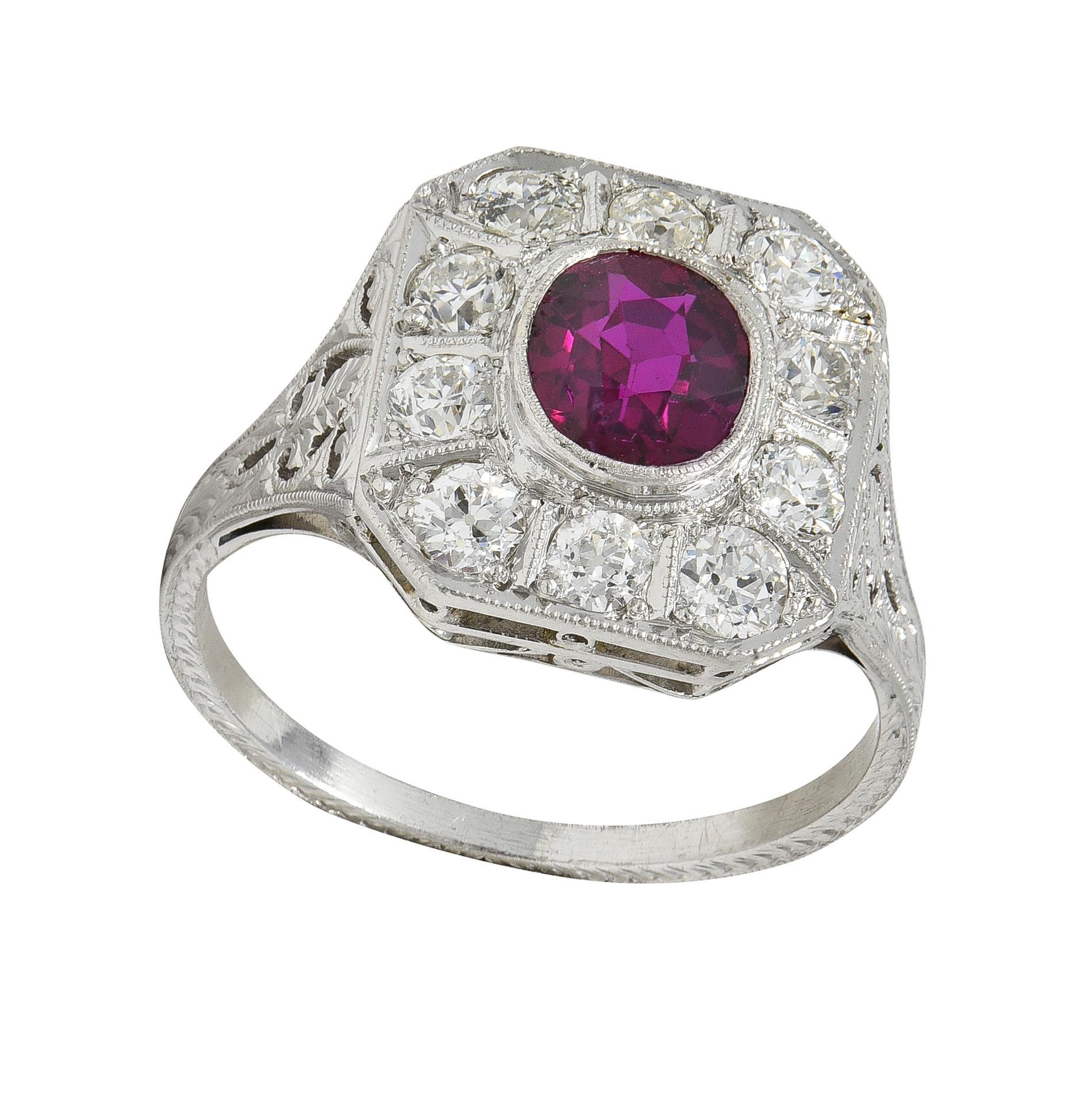 Art Decó 2.18 CTW Sin Calor Rubí Diamante Platino Anillo Halo Foliado Vintage GIA en venta 3