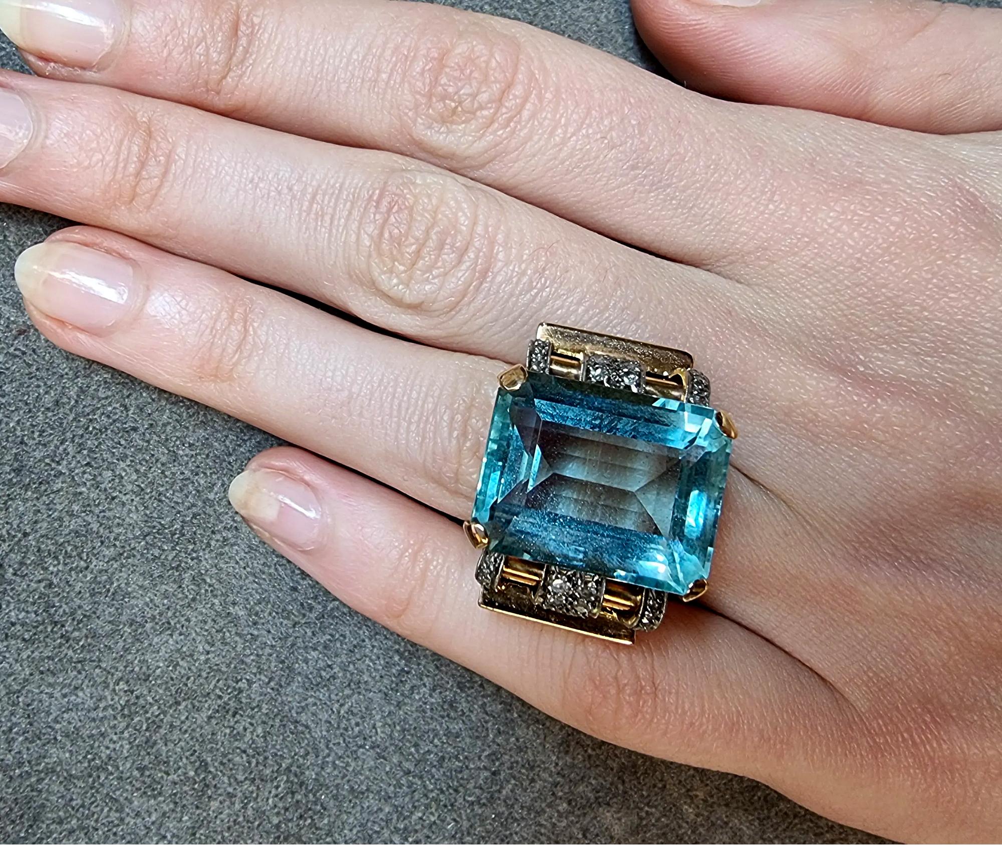 Art  Deco 21.85 Ct Aquamarine Diamond Ring 18 KT For Sale 3