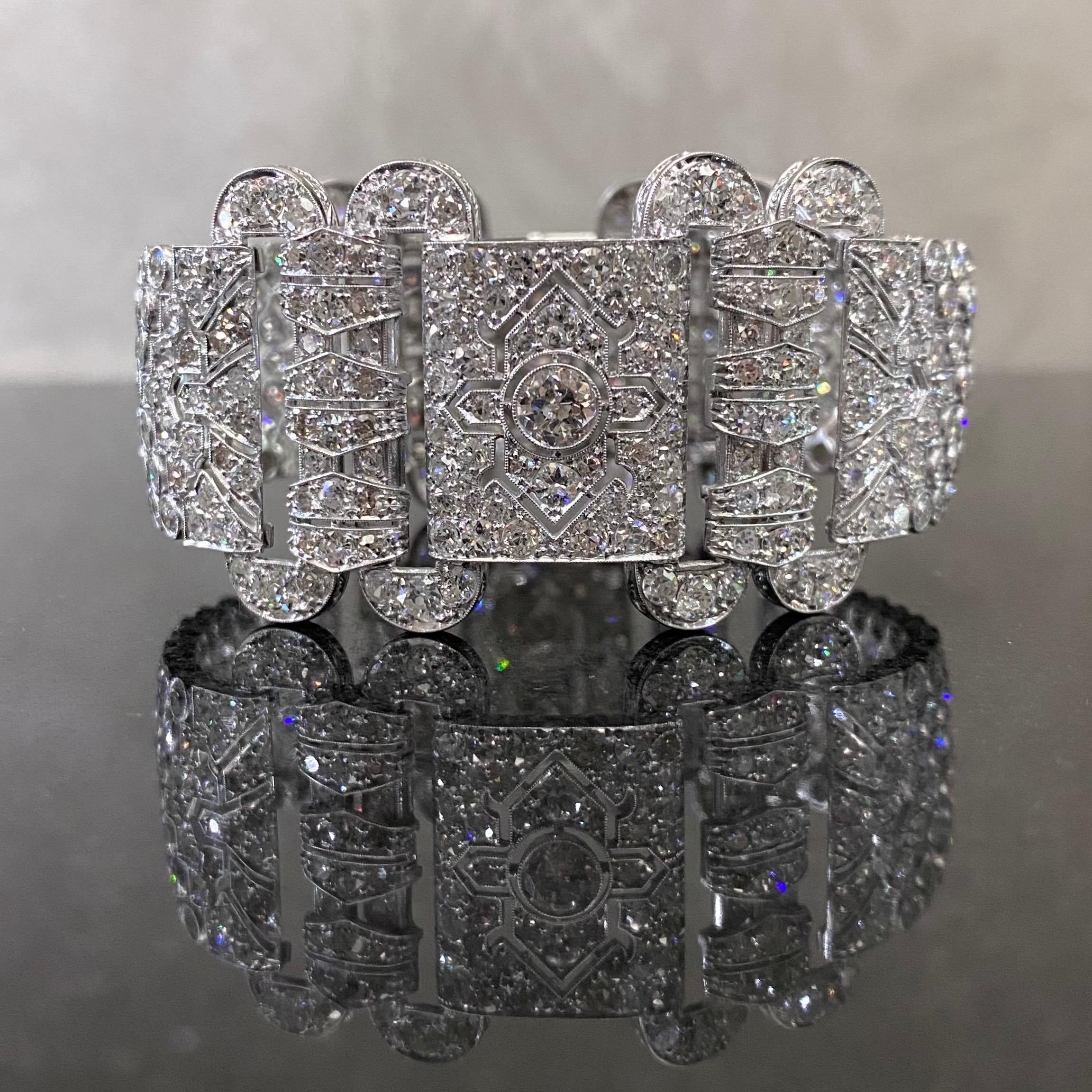Art Deco 22 Carats Diamond Honeycomb Buckle Bracelet Platinum Europe 1920s 1930s For Sale 8