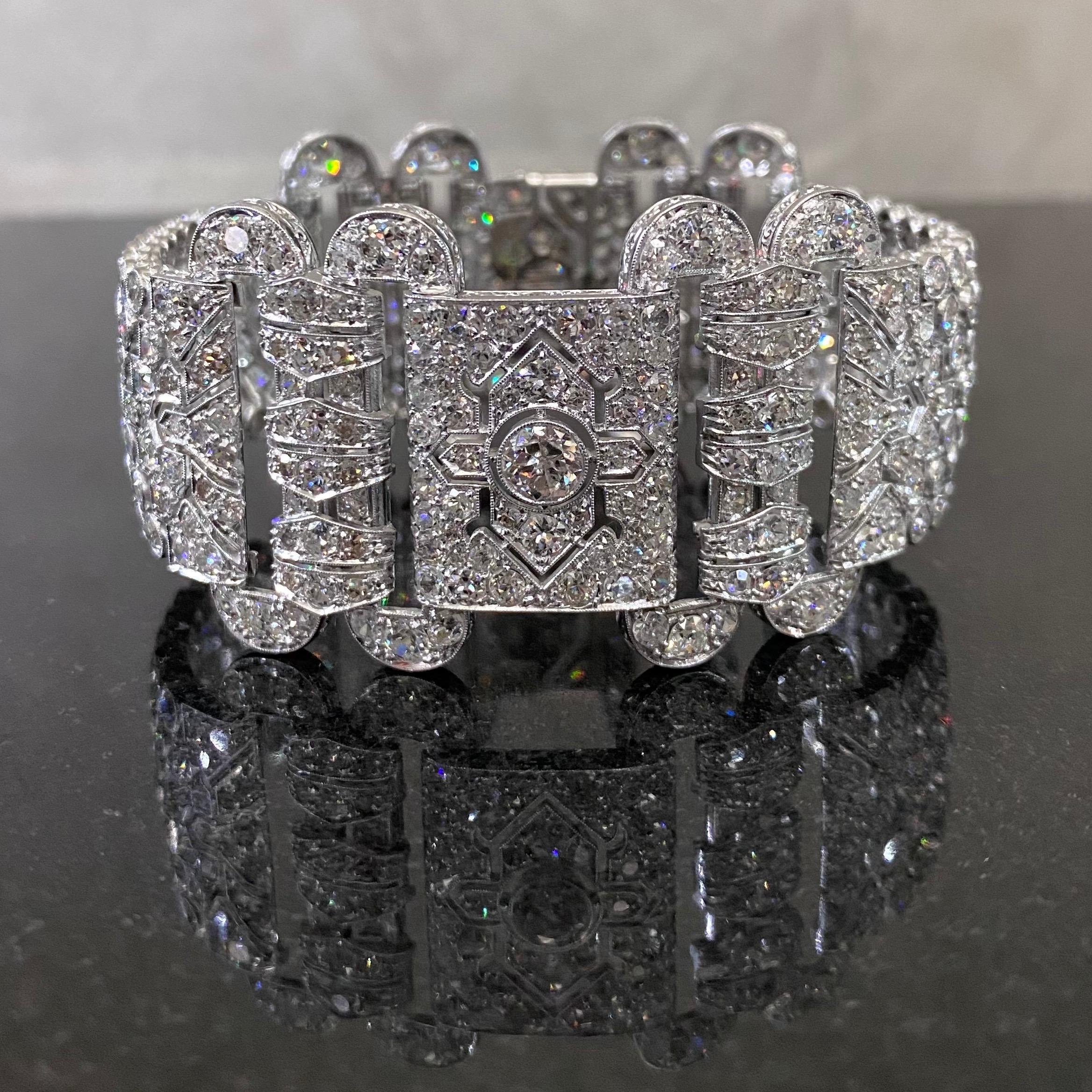 Art Deco 22 Carats Diamond Honeycomb Buckle Bracelet Platinum Europe 1920s 1930s For Sale 9