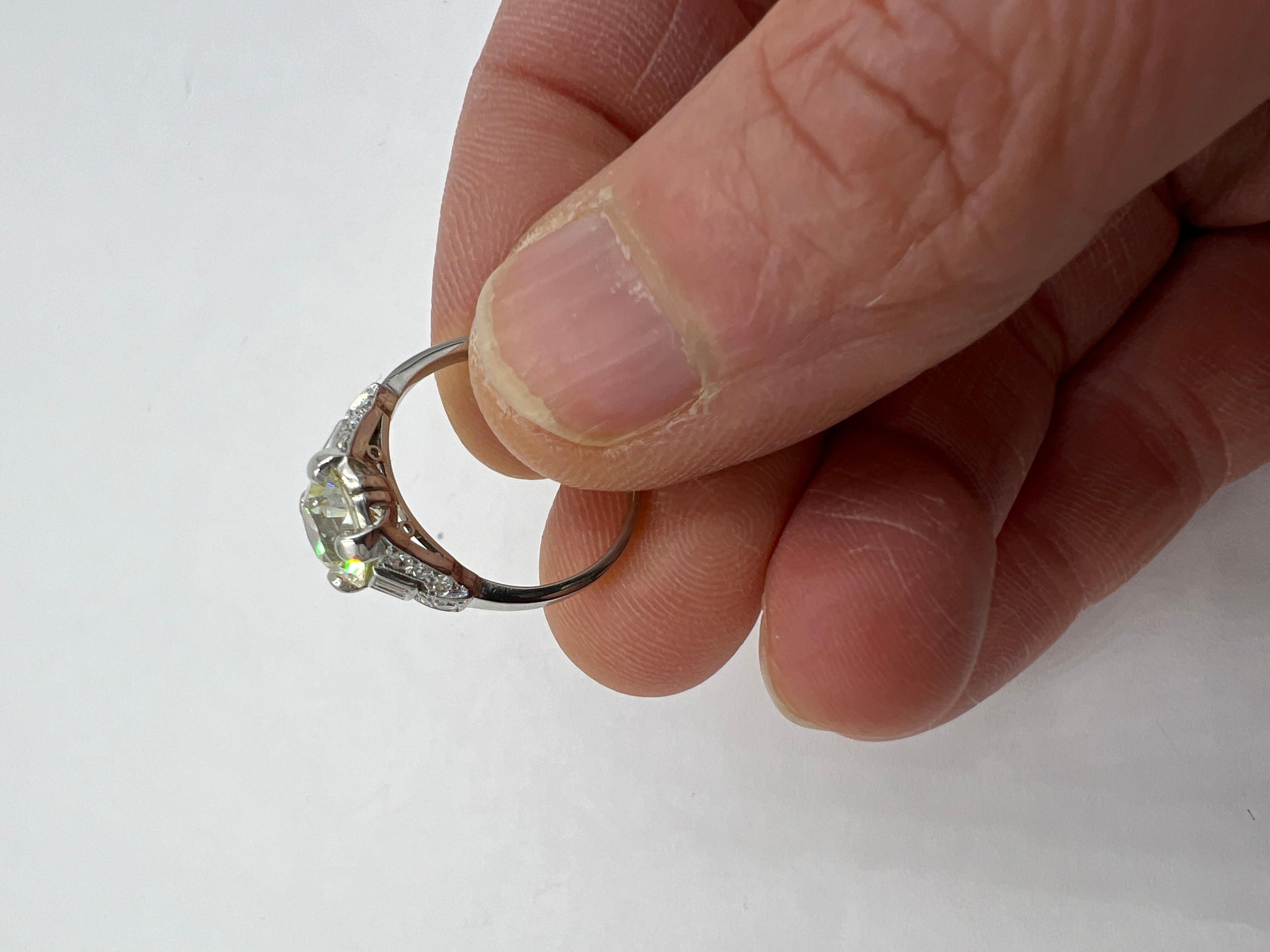 Art Deco 2.20 Carat Diamond Platinum Engagement Ring  In Good Condition For Sale In Los Angeles, CA